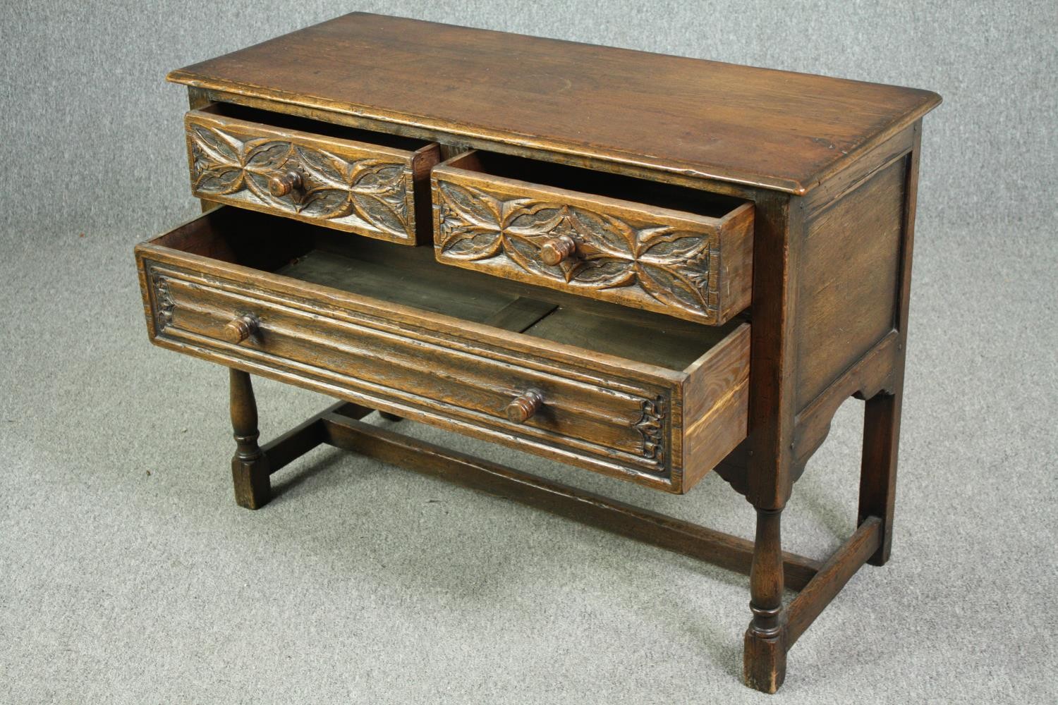 A mid century Ipswich oak side cabinet in the Jacobean style with carved flowerhead and linen fold - Image 5 of 9