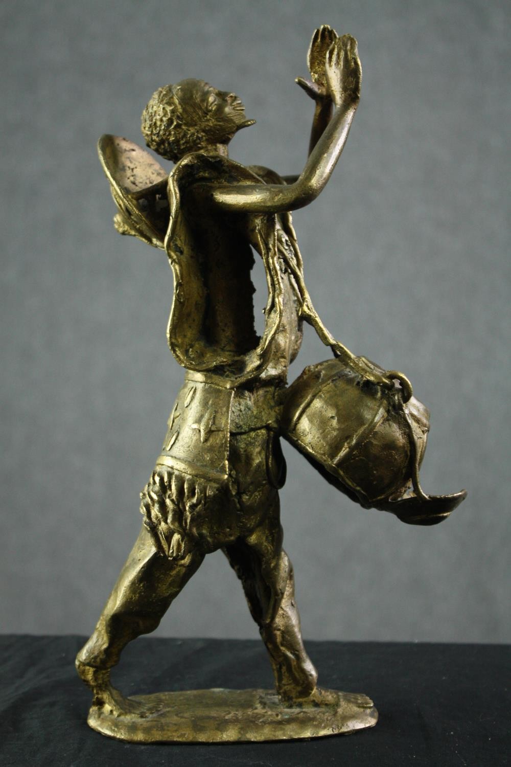 A brass figure, African tribesman. H.31cm. - Bild 4 aus 5