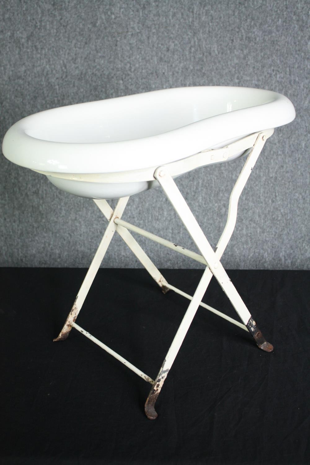 A late 19th century French porcelain baby or footbath on metal stand. H.44 W.50 D.29cm. - Image 4 of 7