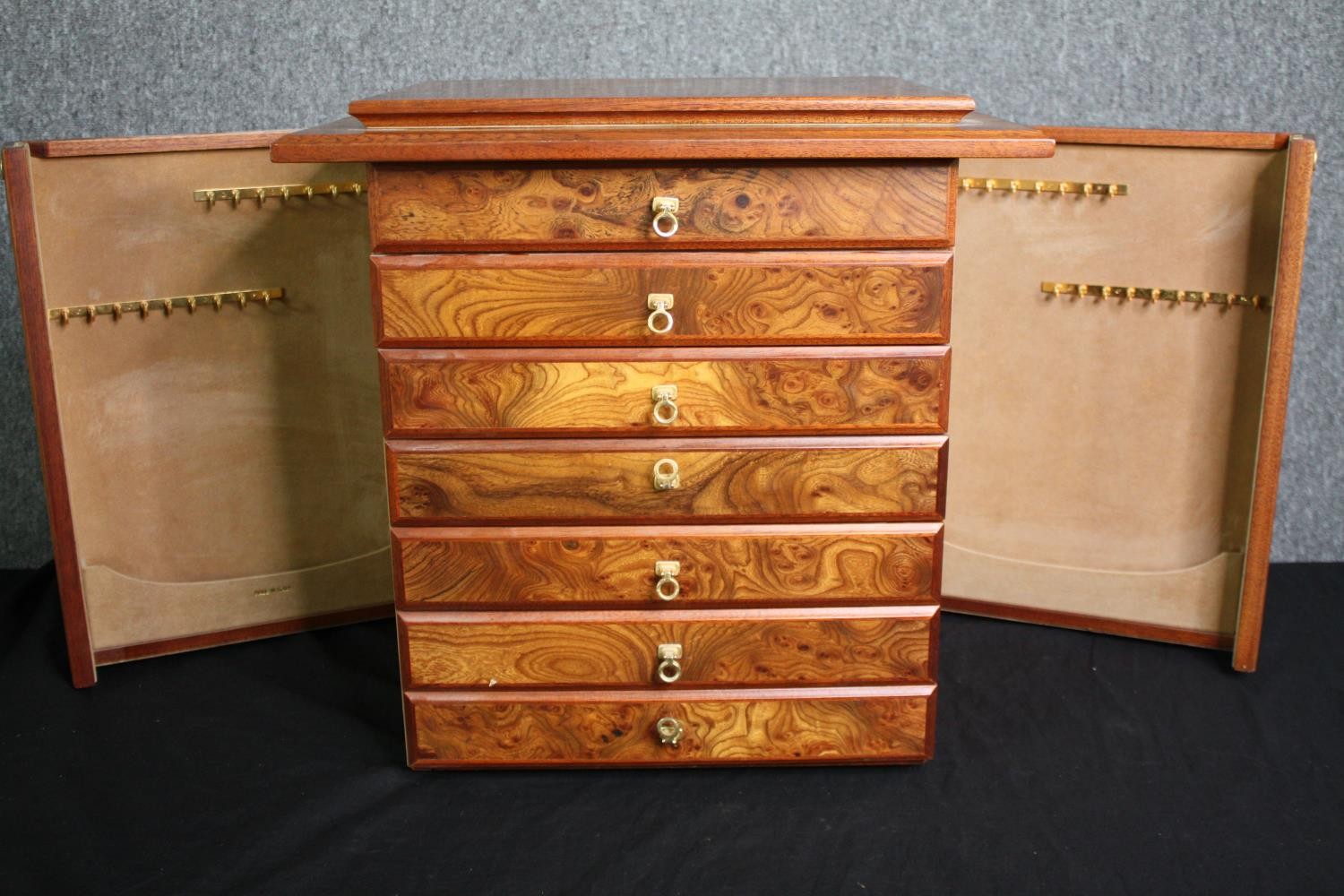 A burr elm specimen or vanity chest with rising mirror to the top and hinged locking stile side - Image 5 of 12