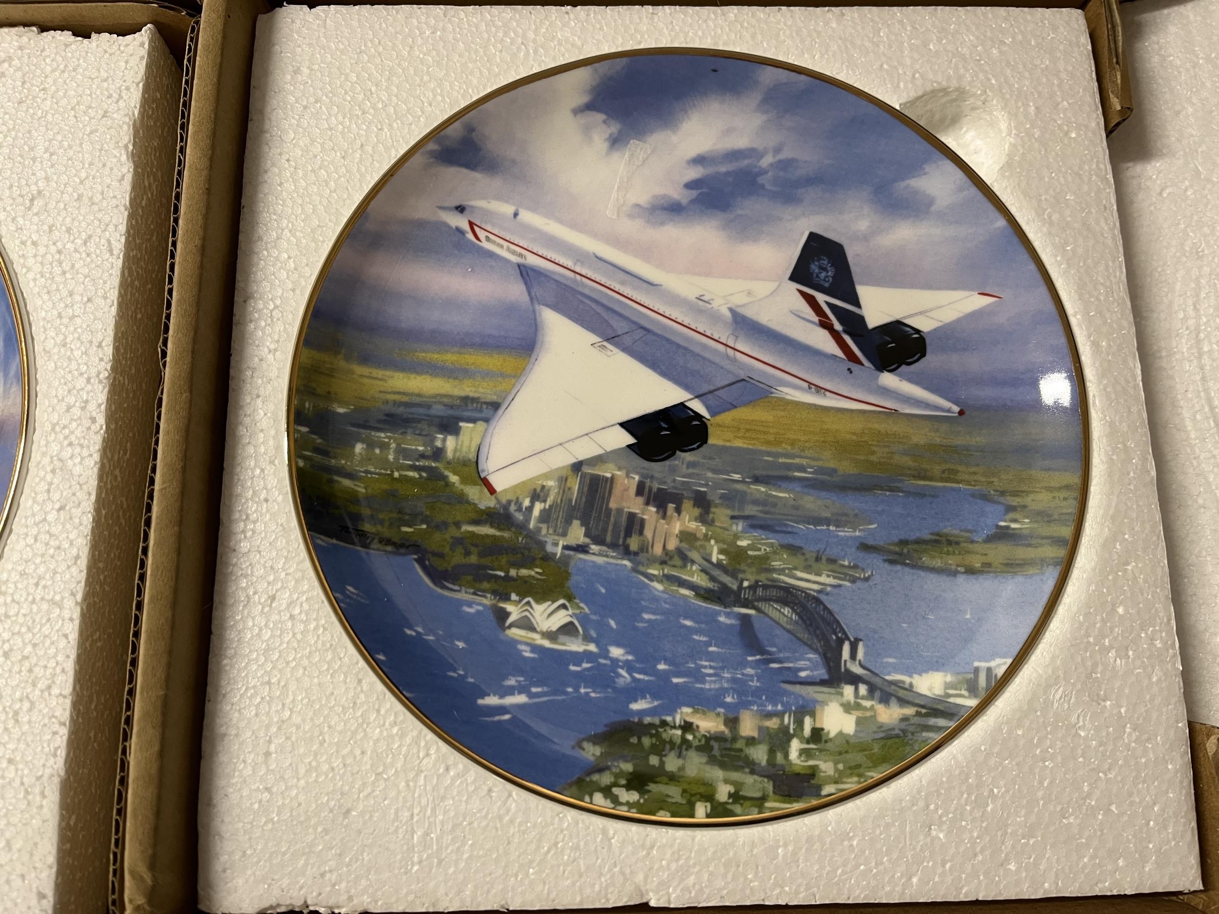 A set of four boxed commemorative Concorde plates by Tim O'Brien. Dia.20cm. - Image 5 of 9