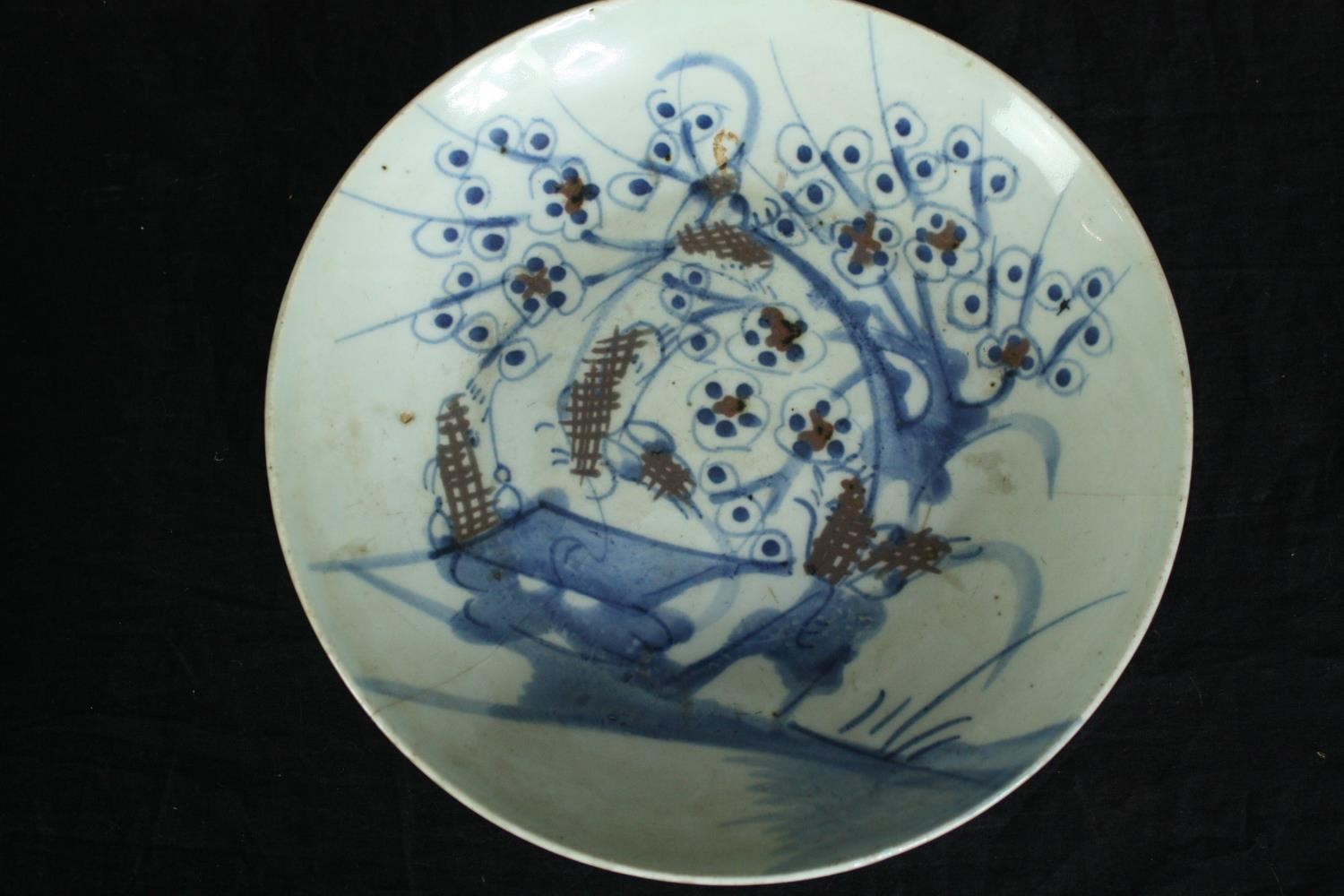 Three 18th and 19th century blue and white Chinese export ware hand painted porcelain plates, a pair - Image 2 of 7