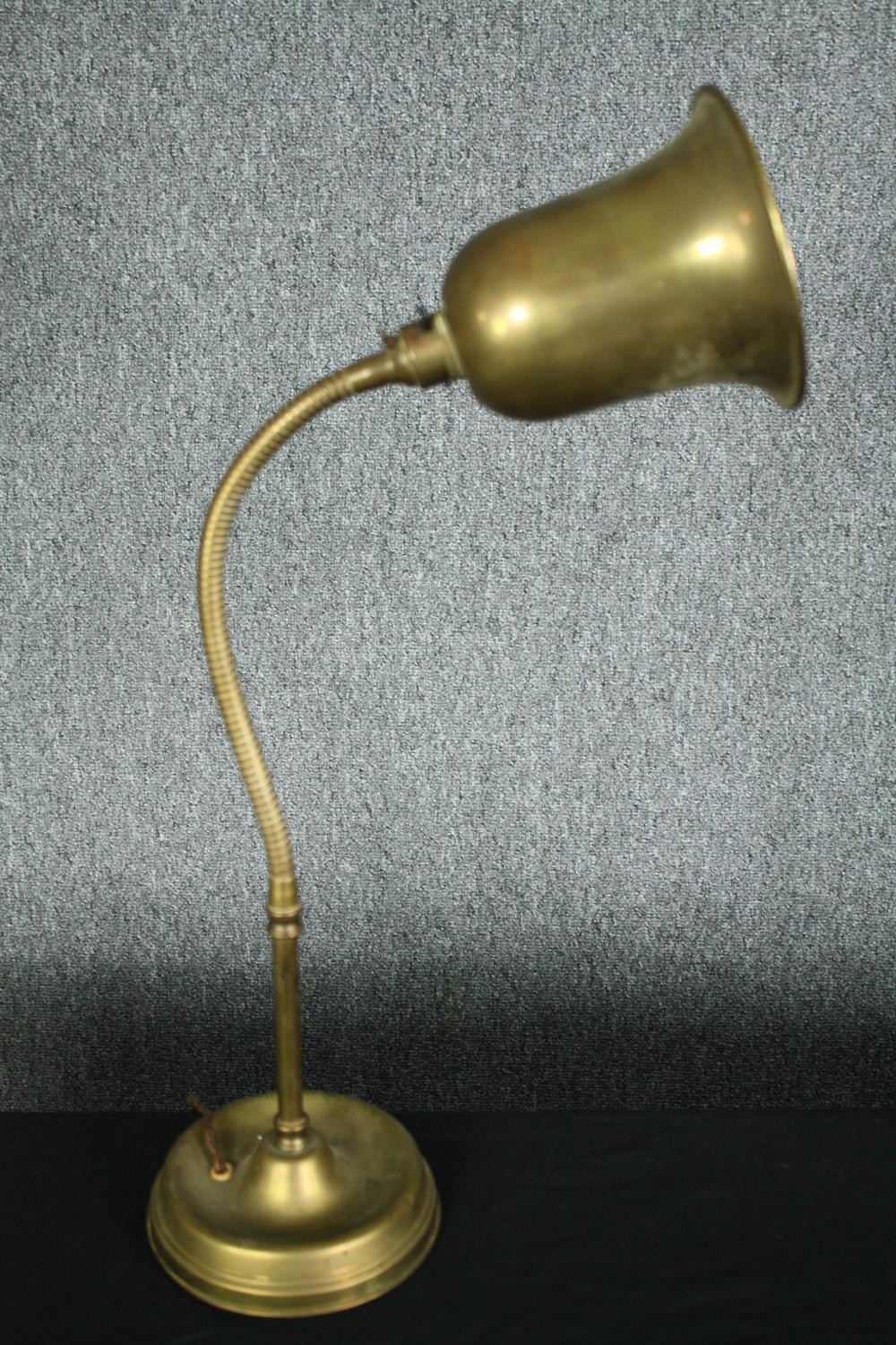 A miscellaneous collection of four brass table lamps to include a desk lamp with articulated - Image 6 of 7