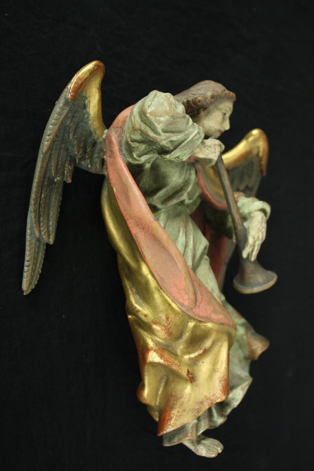 A carved and painted wall hanging Herald Angel. H.22 W.15cm. - Image 3 of 8