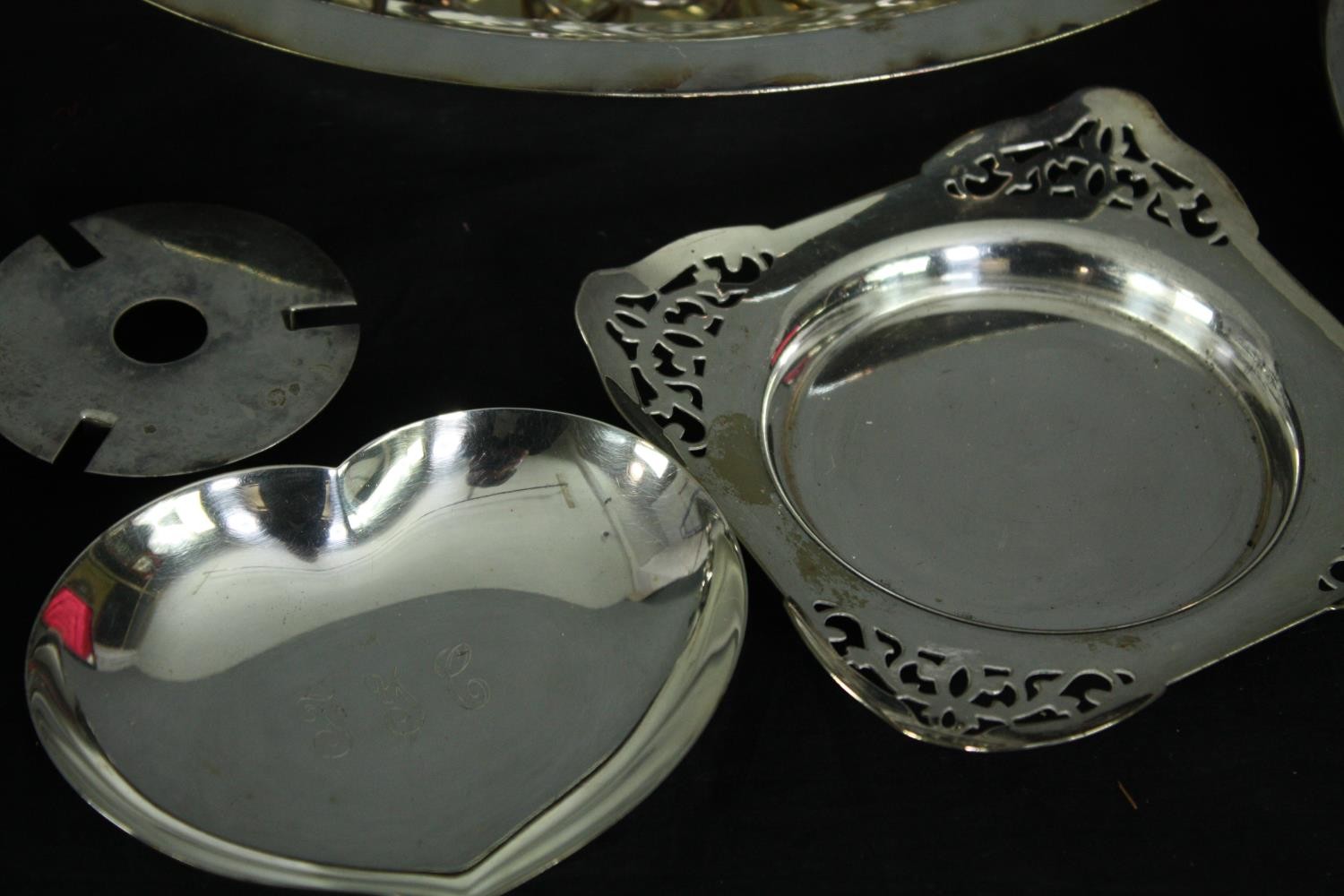 An extensive collection of mixed silver plate. H.34 W.25cm. (case) - Image 6 of 14