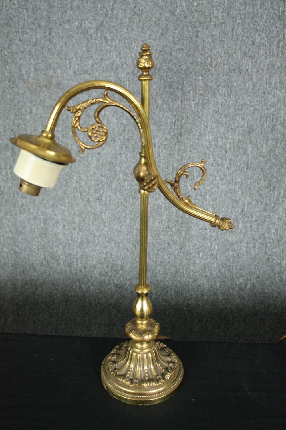 A miscellaneous collection of four brass table lamps to include a desk lamp with articulated - Image 4 of 7