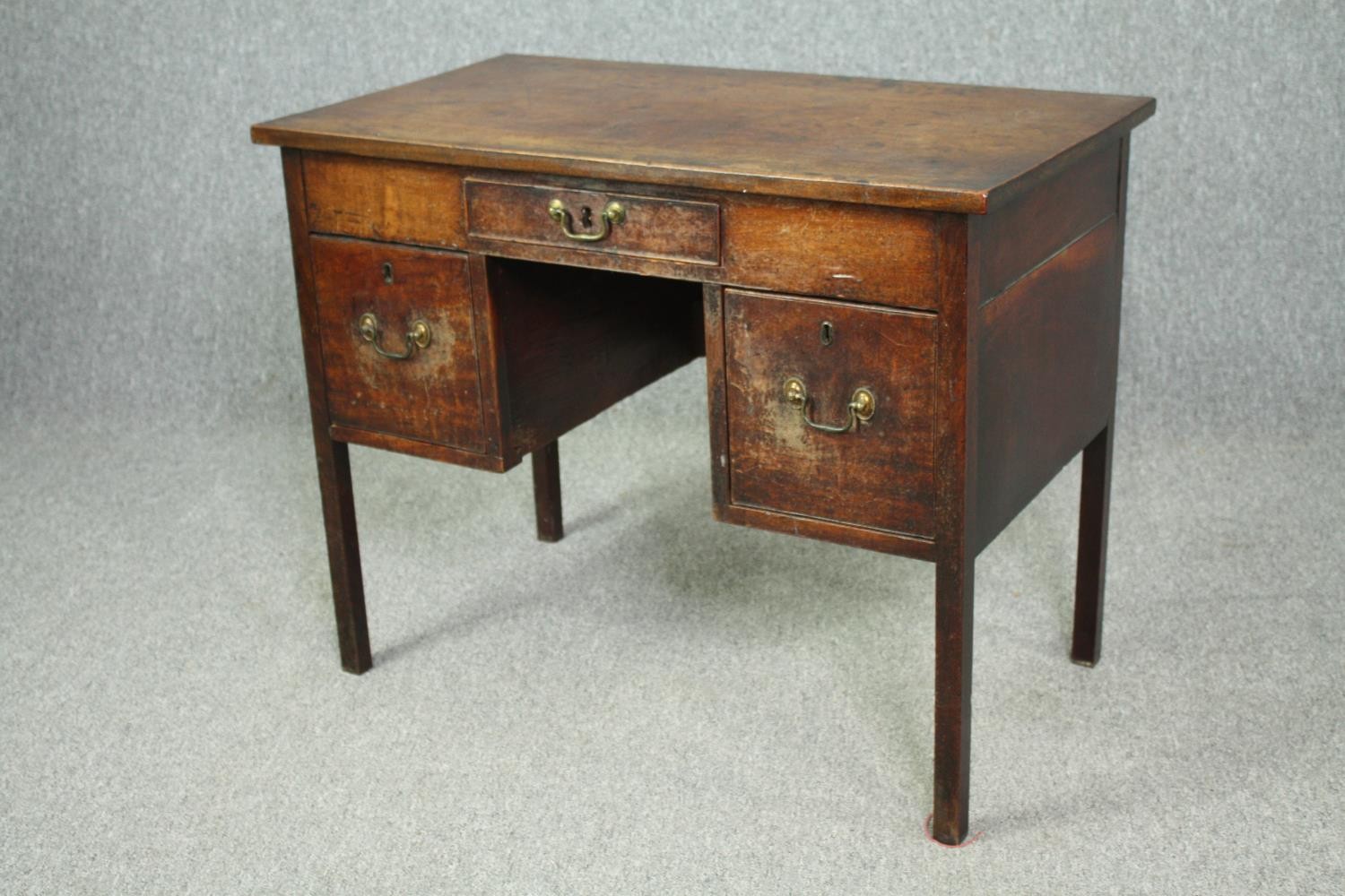 Kneehole desk, 19th century mahogany. H.68 W.86 D.48cm. - Image 3 of 6