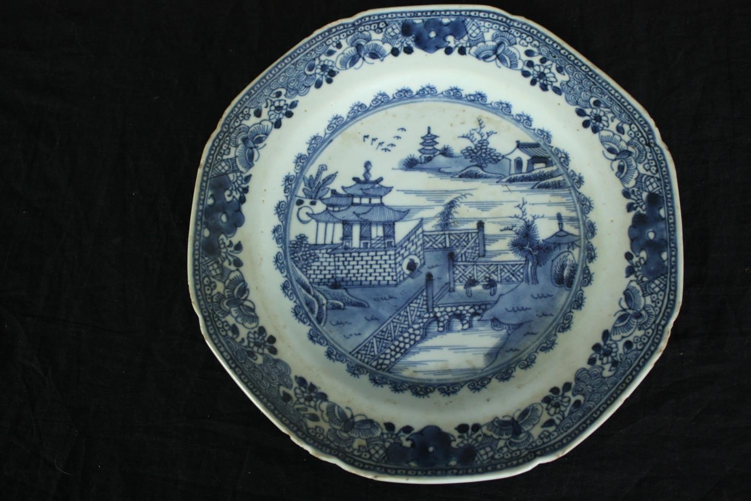 Three 18th and 19th century blue and white Chinese export ware hand painted porcelain plates, a pair - Image 4 of 7