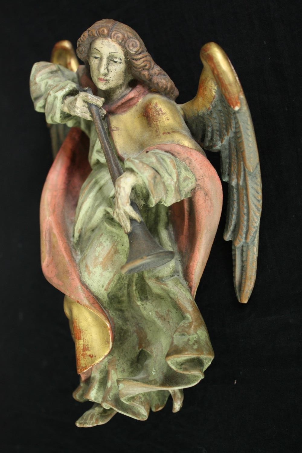 A carved and painted wall hanging Herald Angel. H.22 W.15cm. - Image 2 of 8