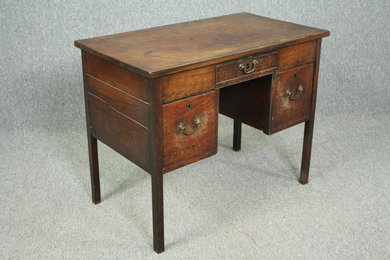 Kneehole desk, 19th century mahogany. H.68 W.86 D.48cm. - Image 2 of 6
