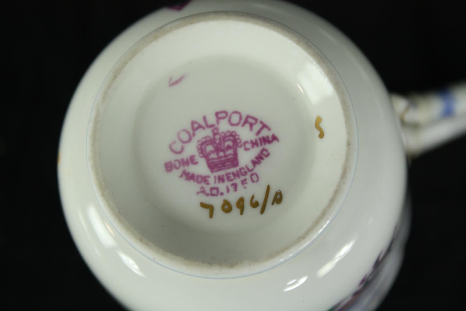 A set of six early 19th century Coalport tea cups and saucers, hand decorated in gilt and with - Image 7 of 7