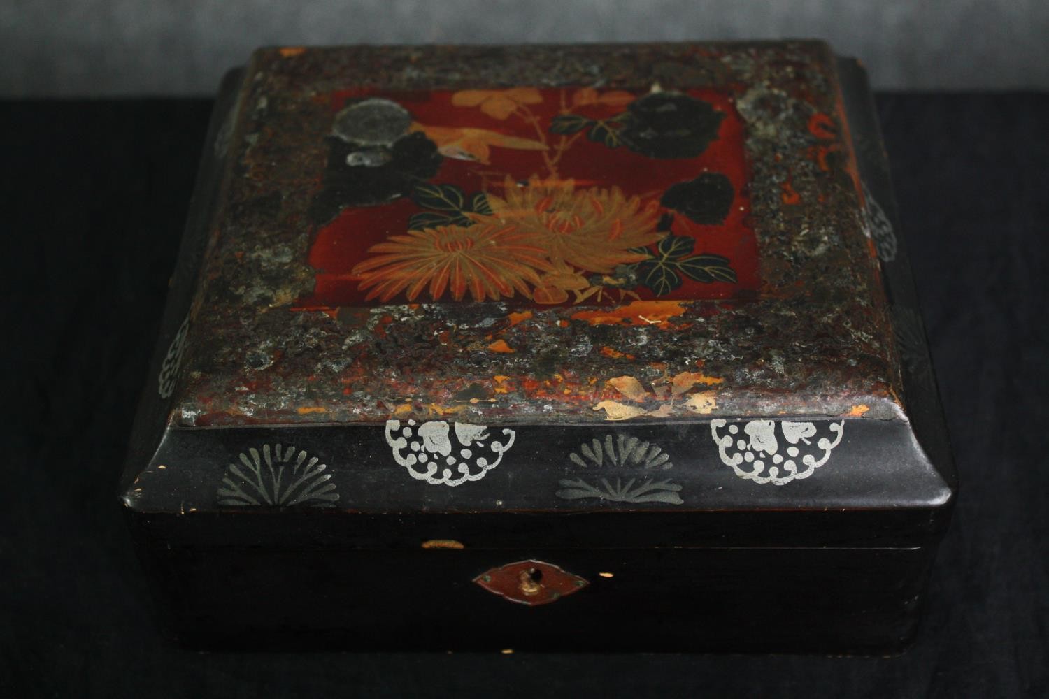 A Damascus inlaid box and a Chinese lacquered box. H.9 W.20 D.18cm. (largest) - Image 2 of 7