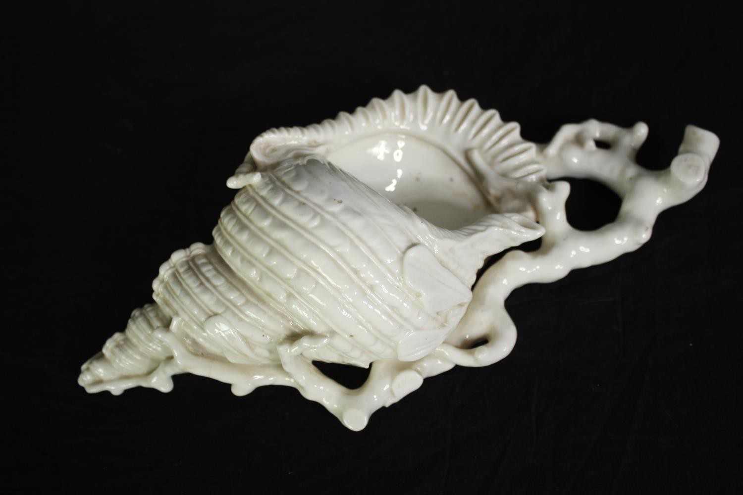 A 19th century Royal Worcester shell shaped wall pocket. L.28cm. - Image 3 of 5