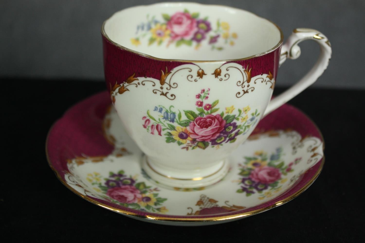 A porcelain Royal Grafton, Burlington tea service. L.23 W.23cm. (largest). - Image 4 of 7