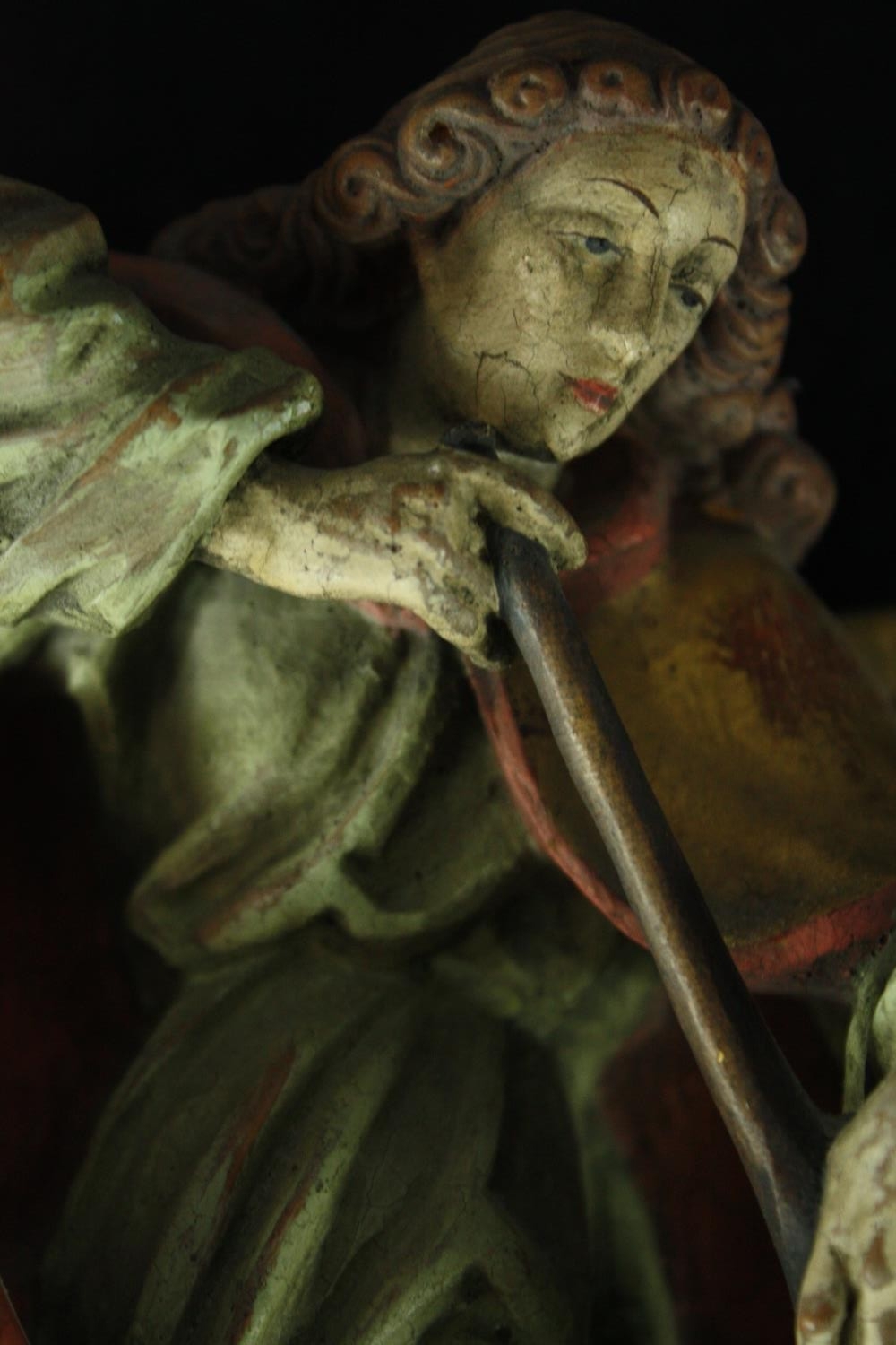 A carved and painted wall hanging Herald Angel. H.22 W.15cm. - Image 4 of 8