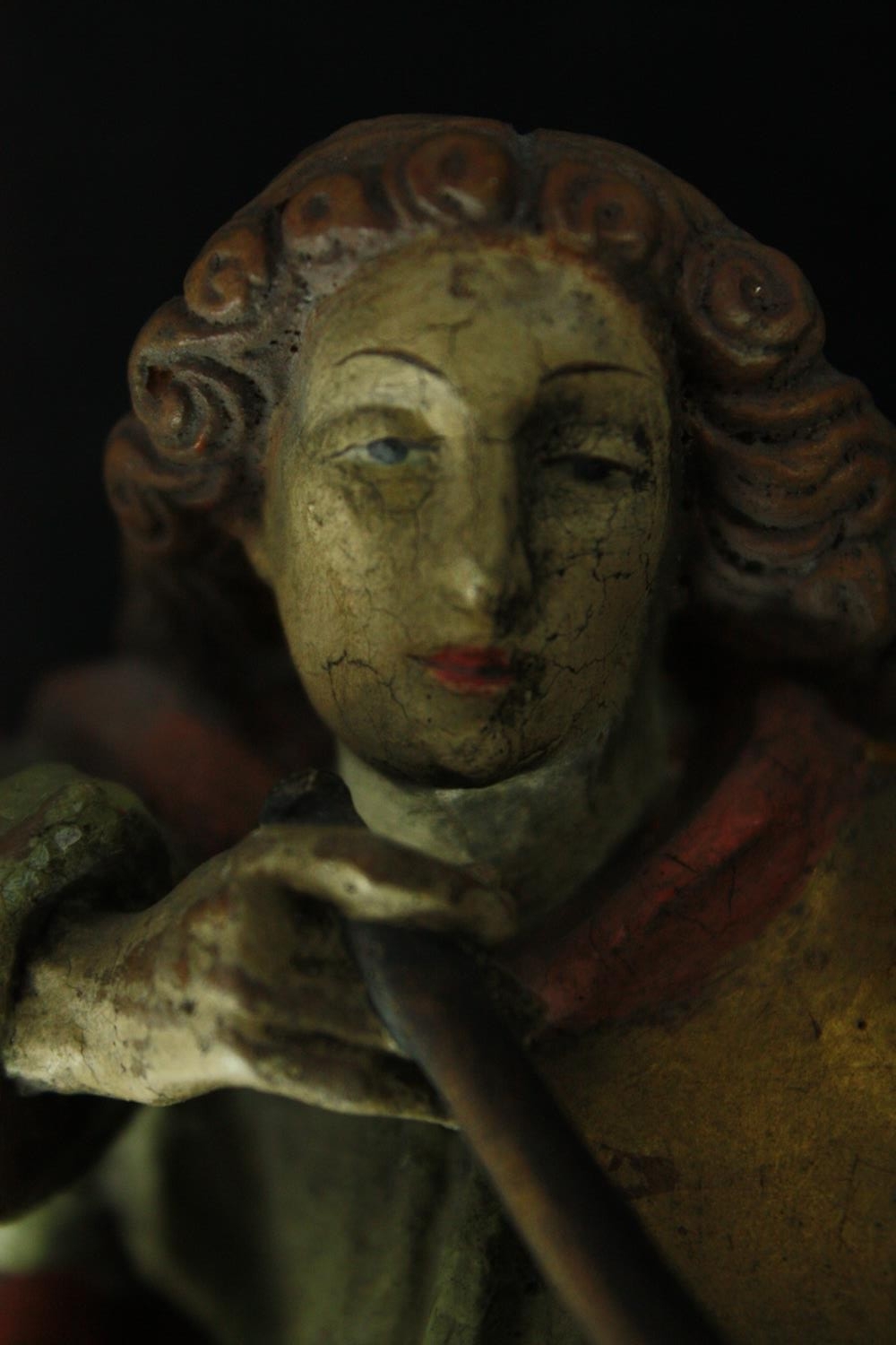 A carved and painted wall hanging Herald Angel. H.22 W.15cm. - Image 5 of 8