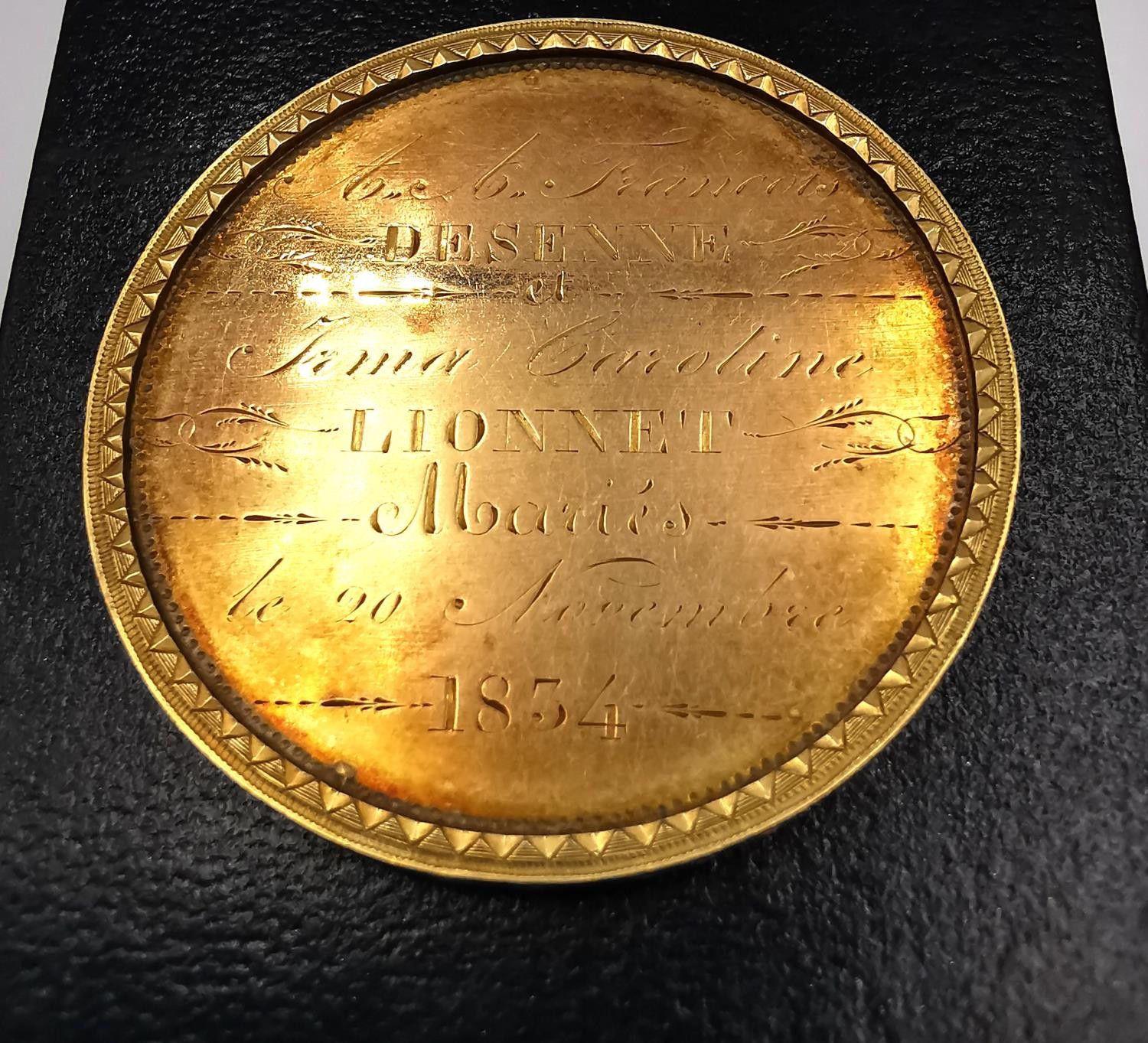 A 19th century French yellow metal (tests higher than 9ct gold) medal with raised edge and inscribed - Image 2 of 11