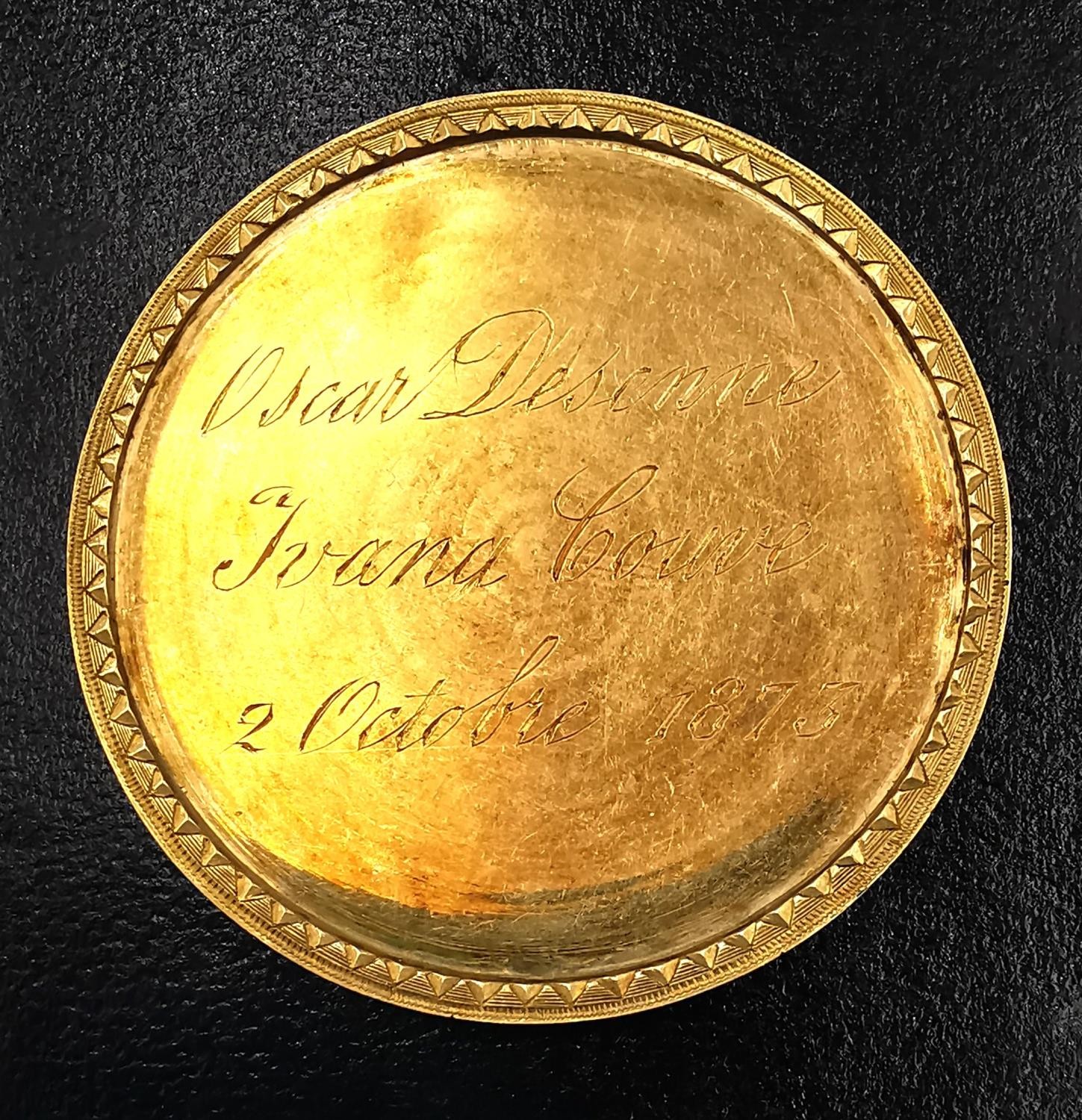 A 19th century French yellow metal (tests higher than 9ct gold) medal with raised edge and inscribed - Image 5 of 11