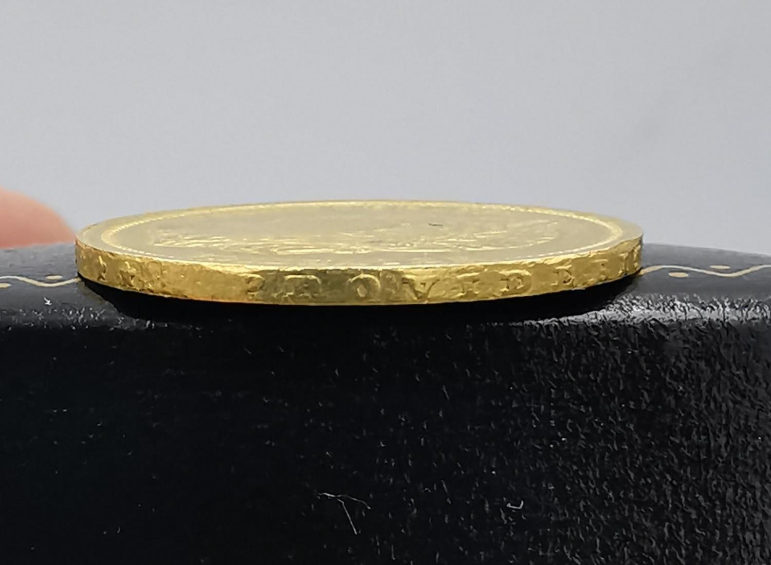 A 20F Swiss gold coin dated 1886. Diameter 2.1cm. Weight 6.44g - Image 5 of 5