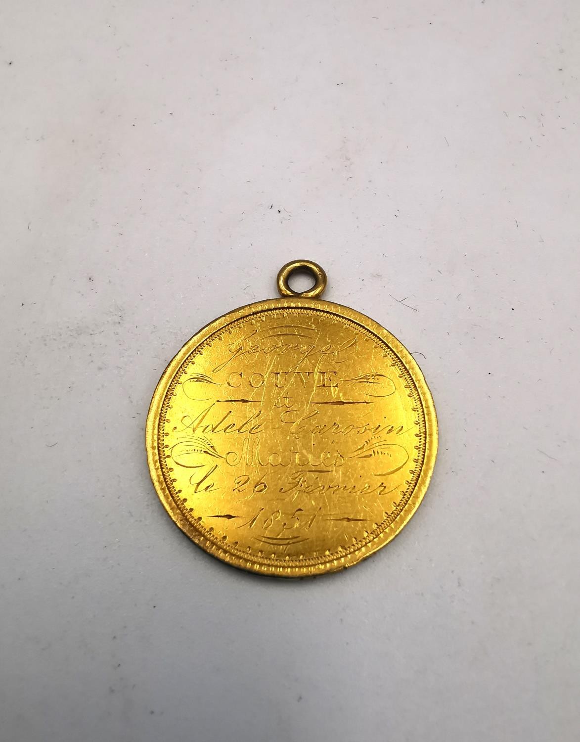 A 19th century yellow metal (tests higher than 9ct) medal with laurel leaf wreath and engraved - Bild 3 aus 7