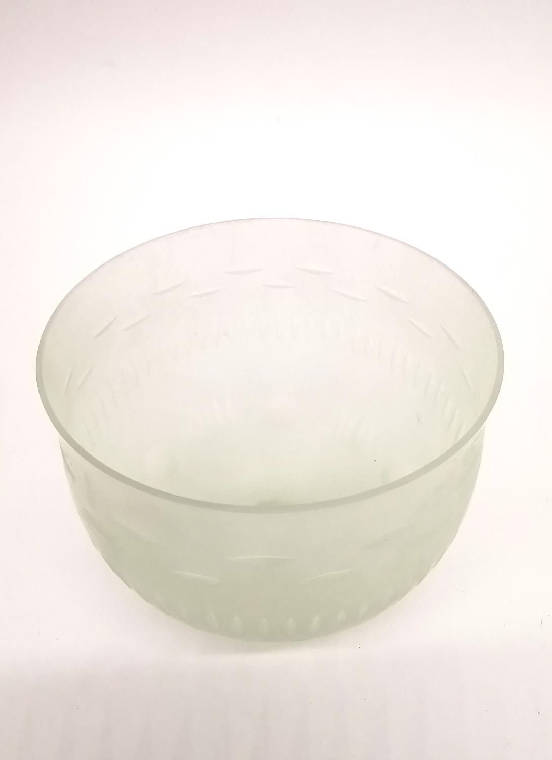 A CCAA Glasgalerie RGM/RCM glass roman replica frosted bowl with green hue fading to opaque with - Bild 4 aus 10