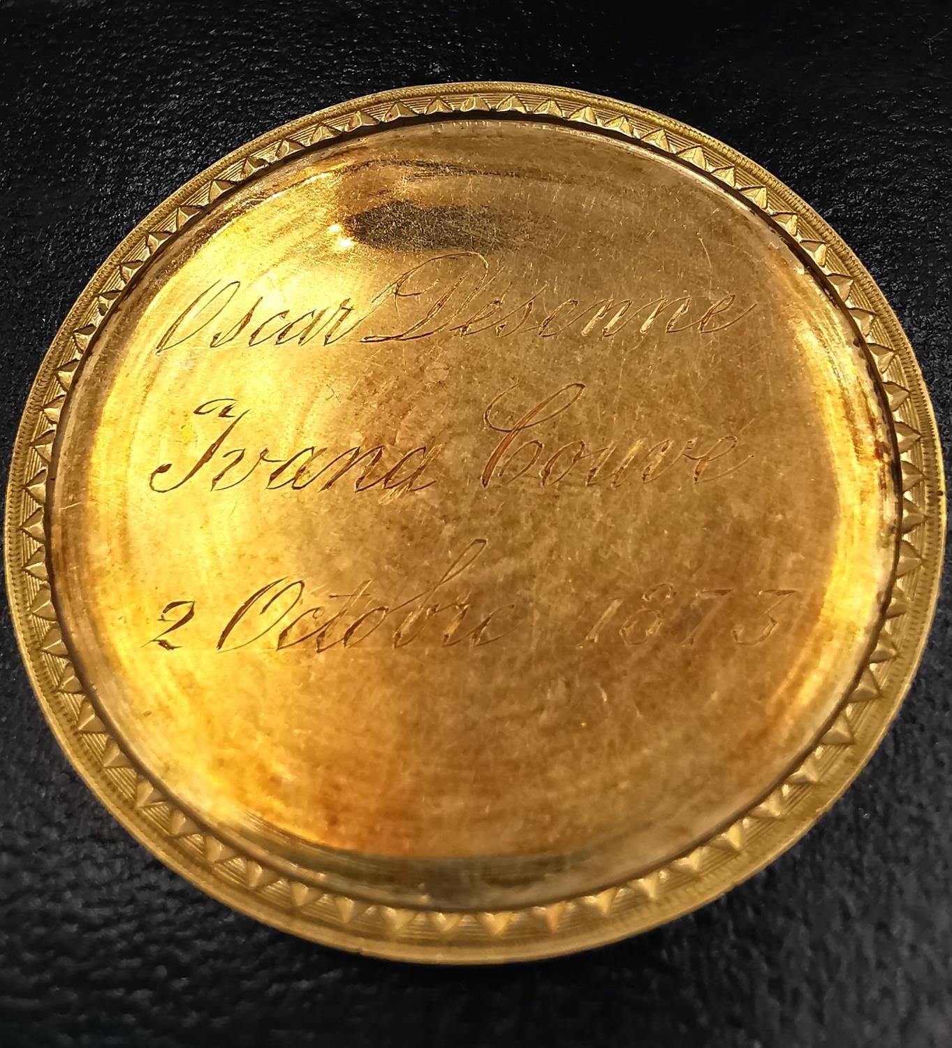 A 19th century French yellow metal (tests higher than 9ct gold) medal with raised edge and inscribed - Image 4 of 11