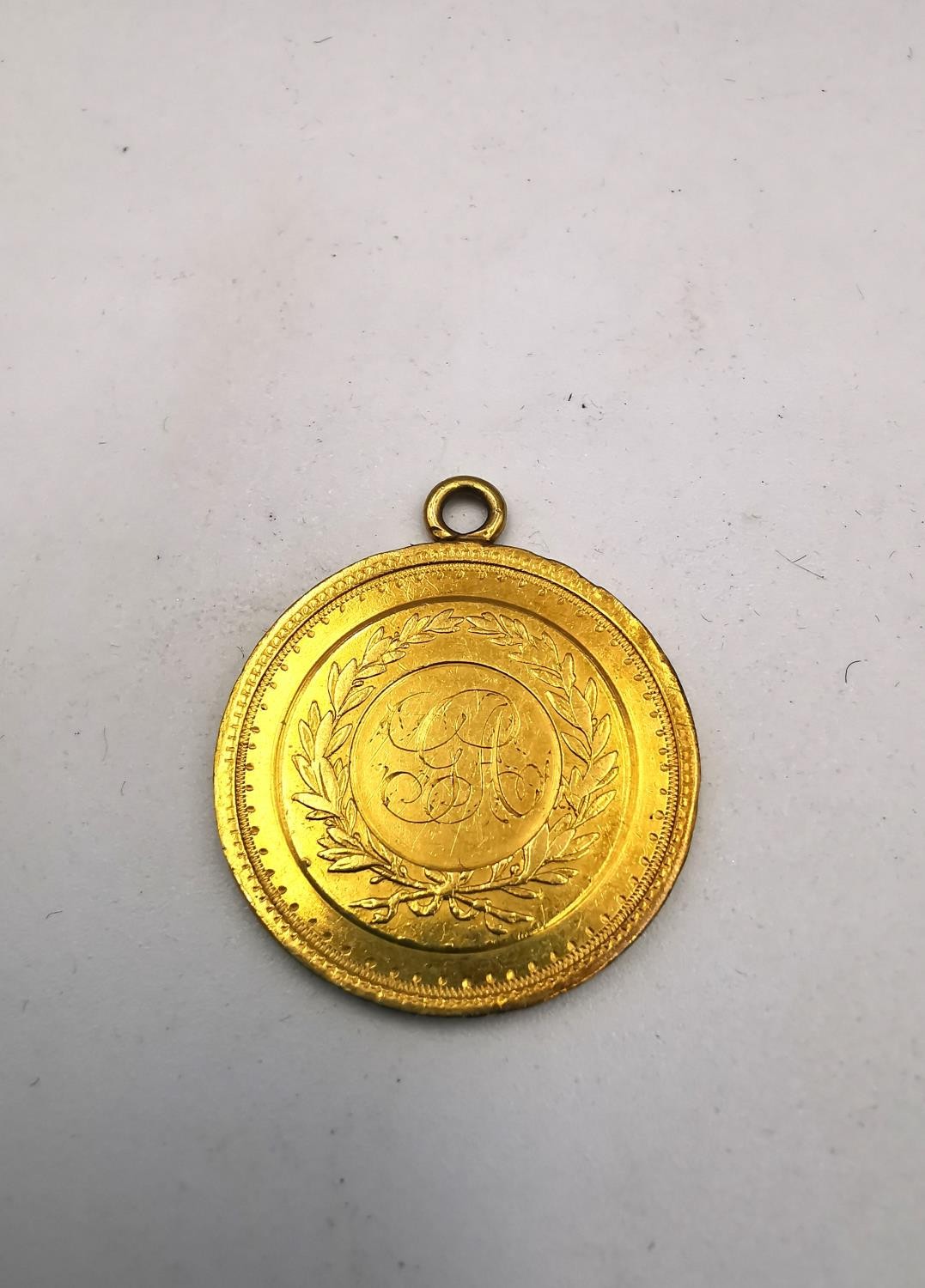 A 19th century yellow metal (tests higher than 9ct) medal with laurel leaf wreath and engraved - Bild 4 aus 7