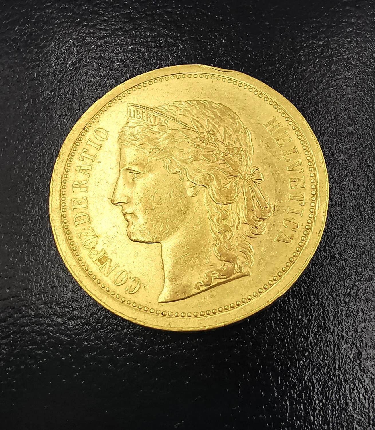 A 20F Swiss gold coin dated 1886. Diameter 2.1cm. Weight 6.44g - Image 2 of 5