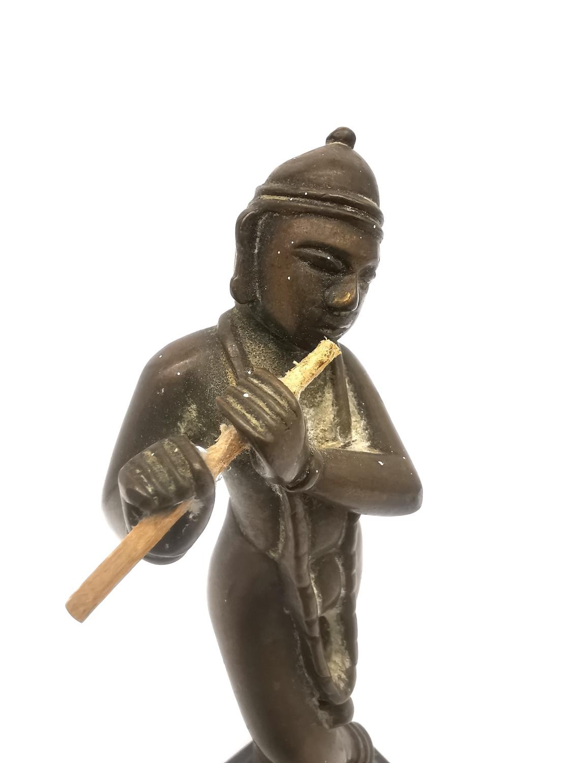 A 19th century Indian bronze figure of Krishna in Tri-bhang stance and playing the flute. H.12.5cm. - Image 7 of 8