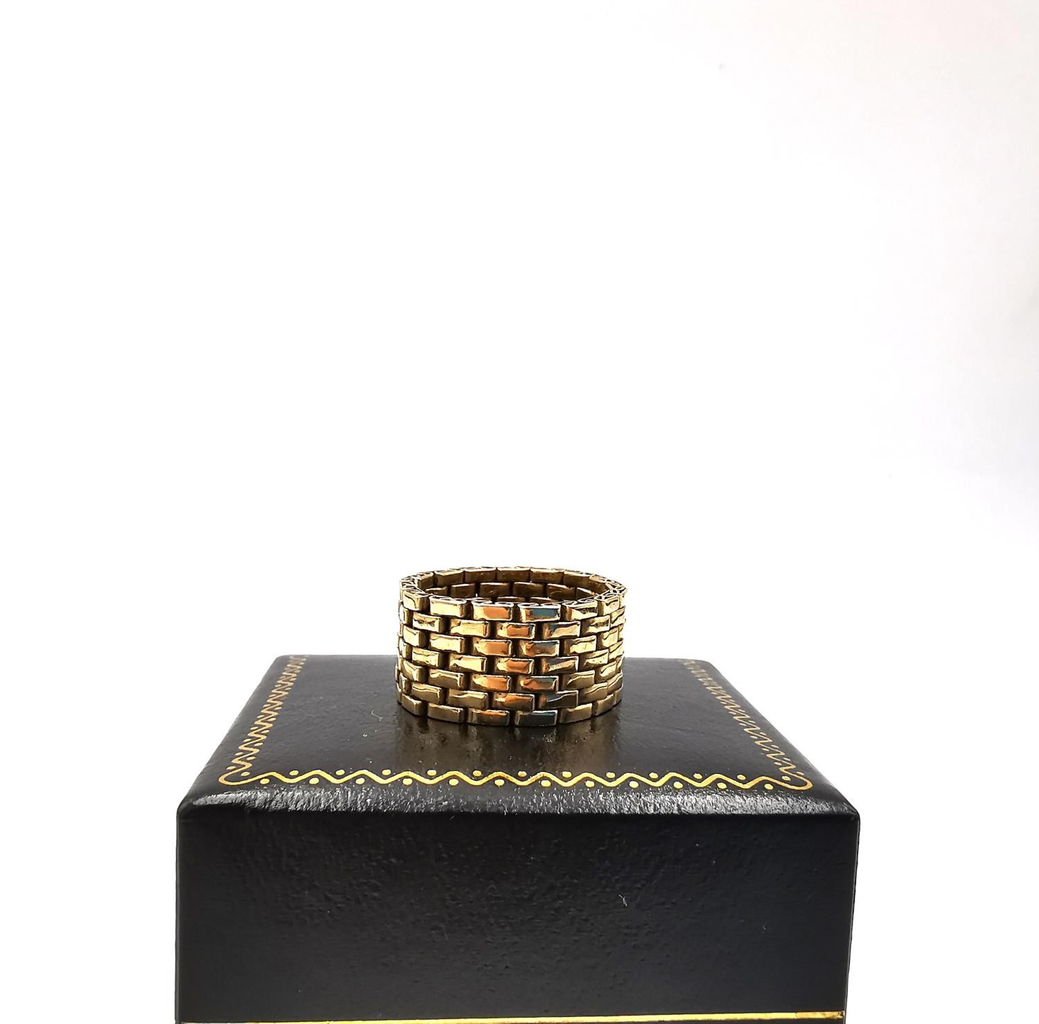 A gold plated articulated chain mail ring. Weight 6.5g. Size Q. - Image 4 of 4