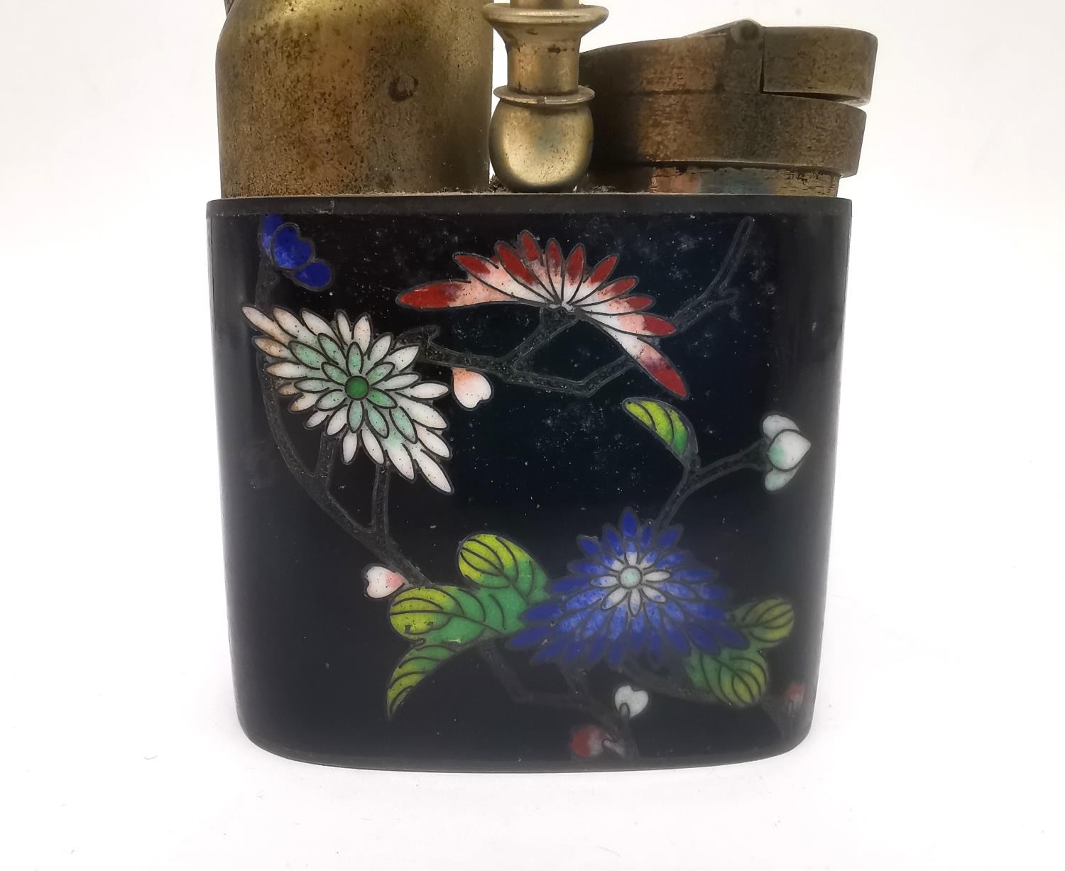 An early 20th century Chinese cloisonne enamel brass opium pipe. The enamelled body decorated with - Image 2 of 7