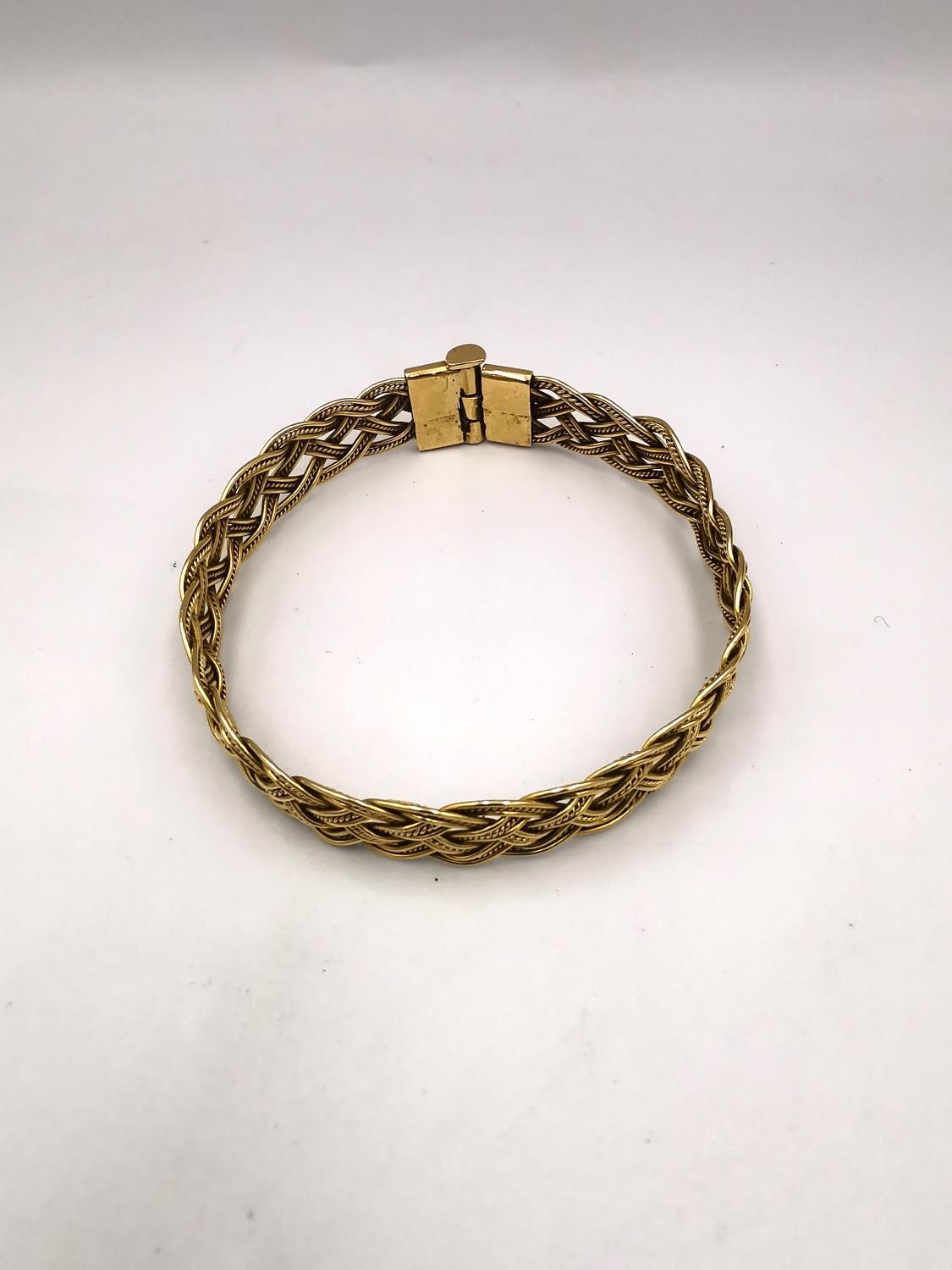 A woven gold plated wirework plaited bracelet with pin fastening. Diameter 6cm. Weight 18.62g. - Image 3 of 10