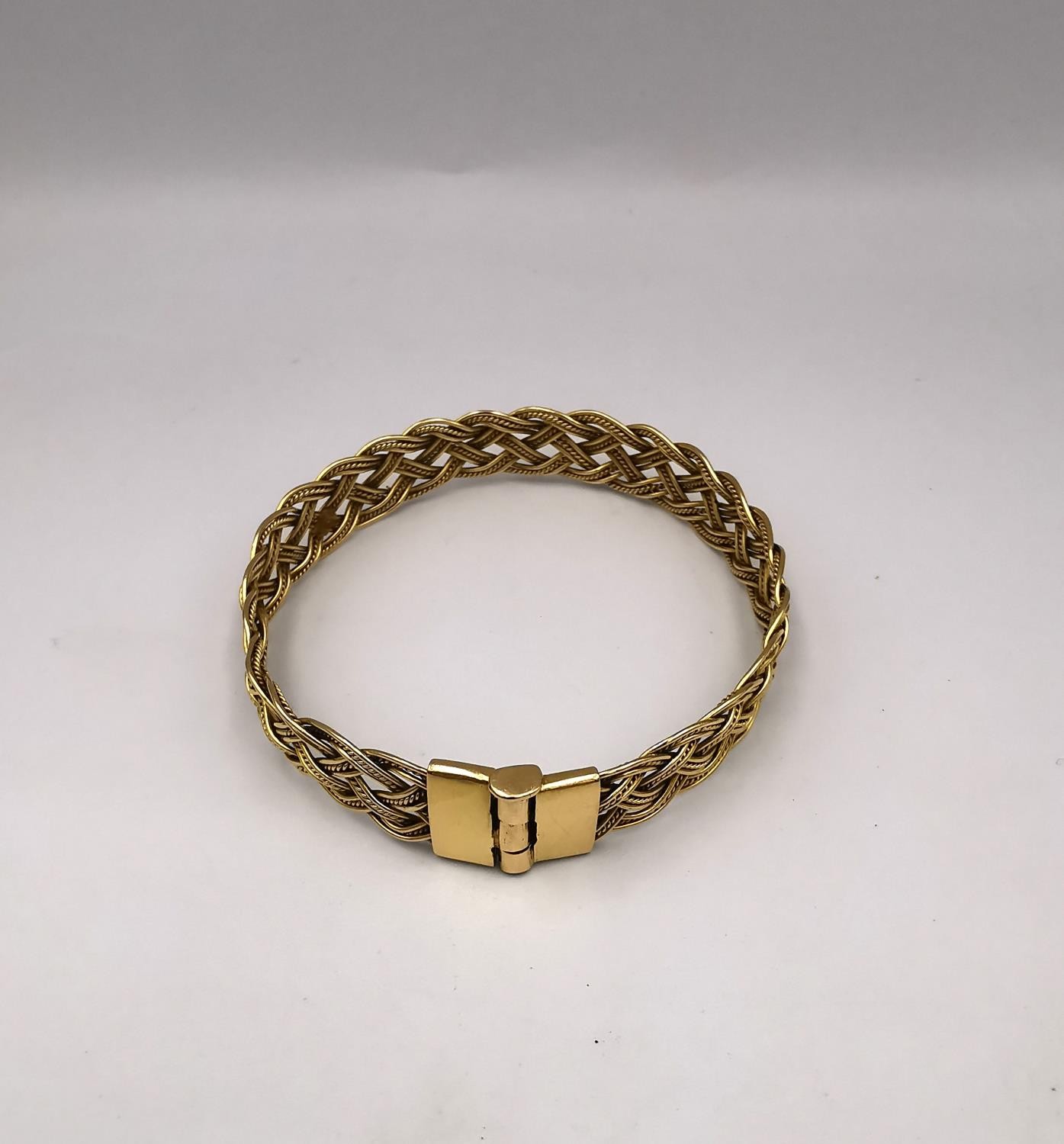 A woven gold plated wirework plaited bracelet with pin fastening. Diameter 6cm. Weight 18.62g. - Image 2 of 10