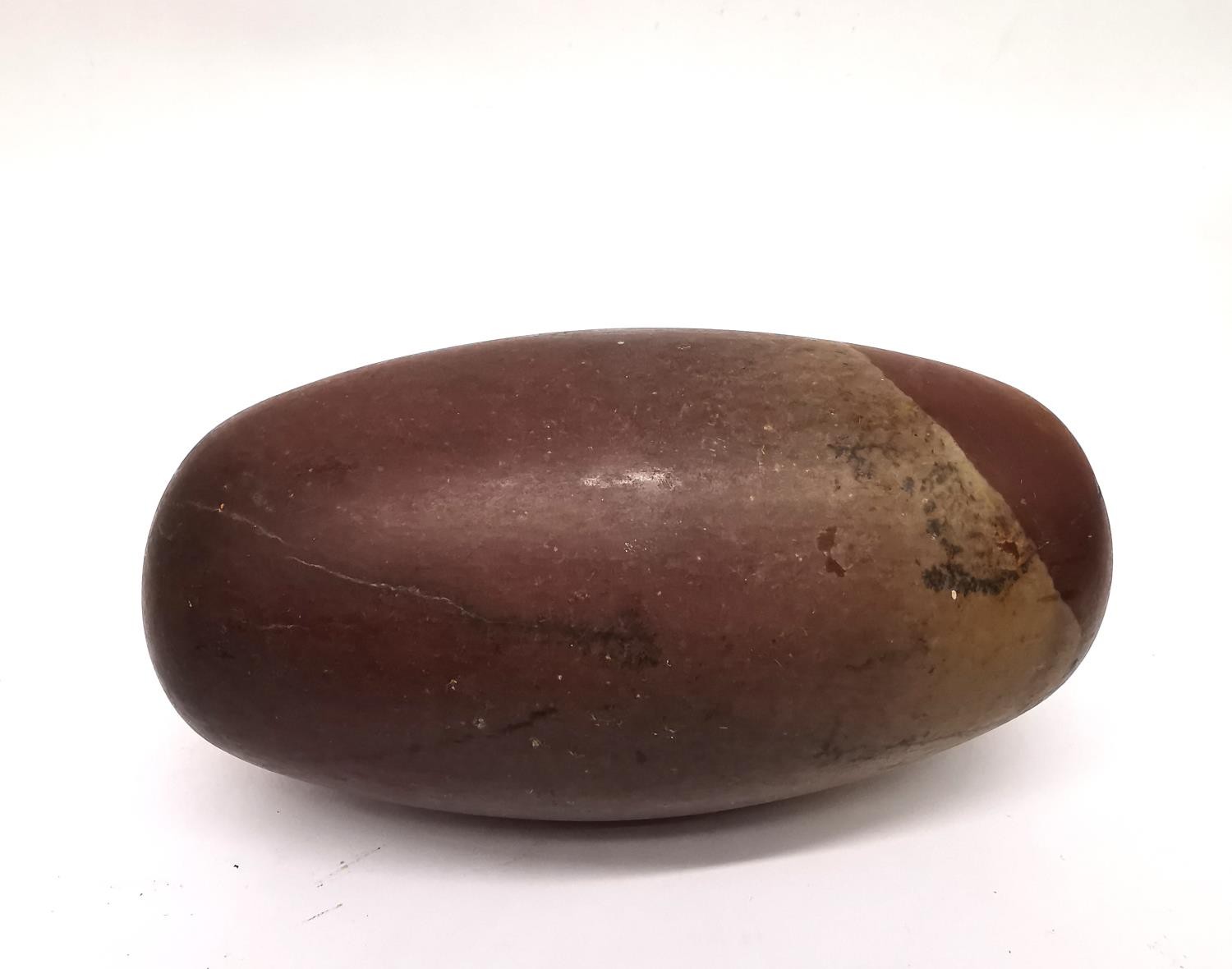 Three polished Indian Shiva Lingam stones of elongated egg form. Longest 18cm - Image 5 of 6