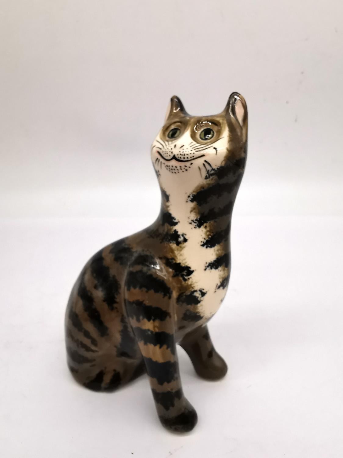 A hand painted G. Hill Wemyss striped cat, signed to base. H.18 L.11.5 D.7cm. - Image 4 of 5