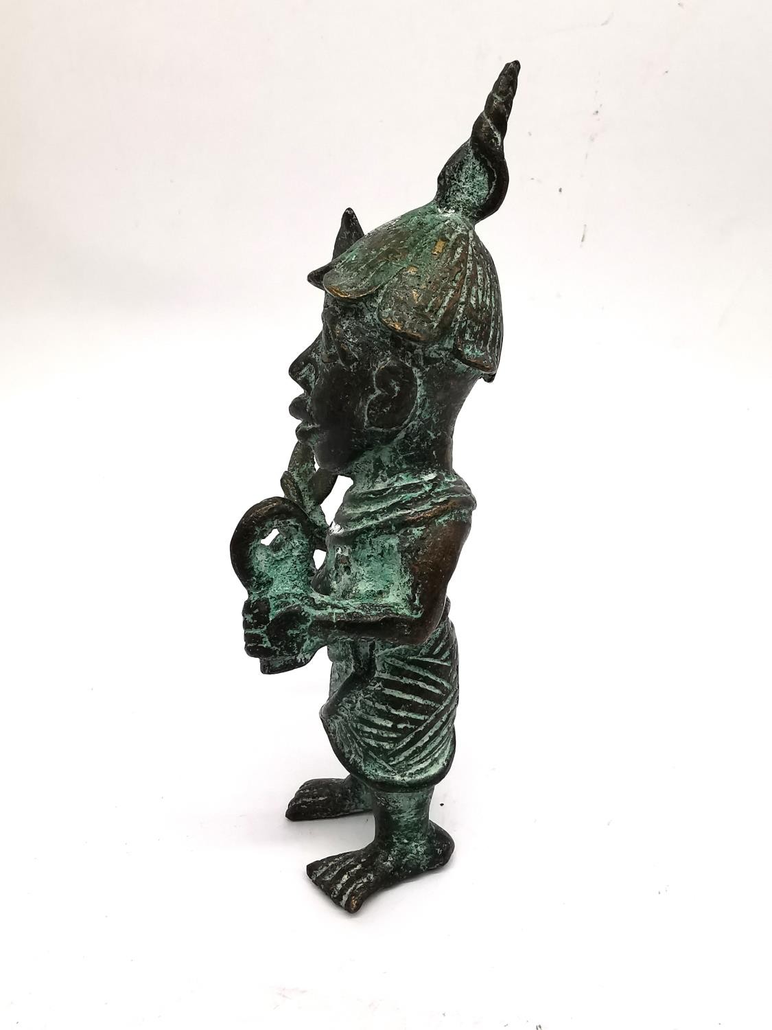 A Nigerian bronze statue of A Benin dignitary. H.12cm. - Image 3 of 6