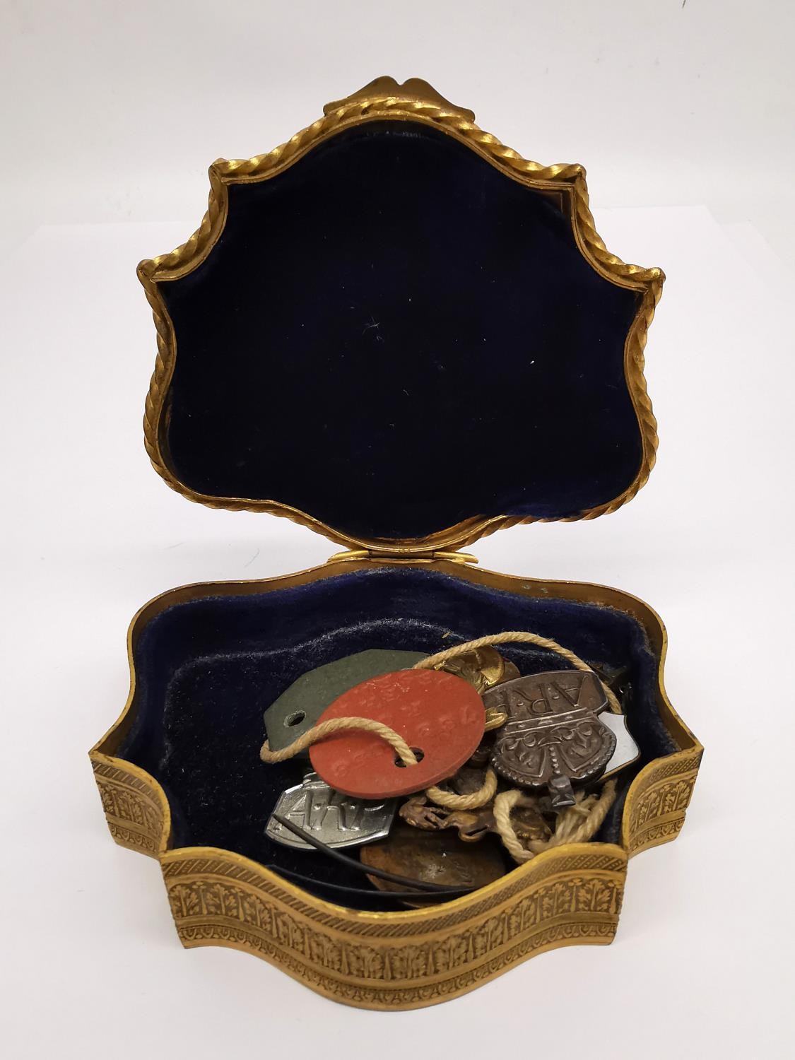 A 19th century French gilt brass ormolus jewellery box with painted portrait plaque to the lid. - Bild 5 aus 8