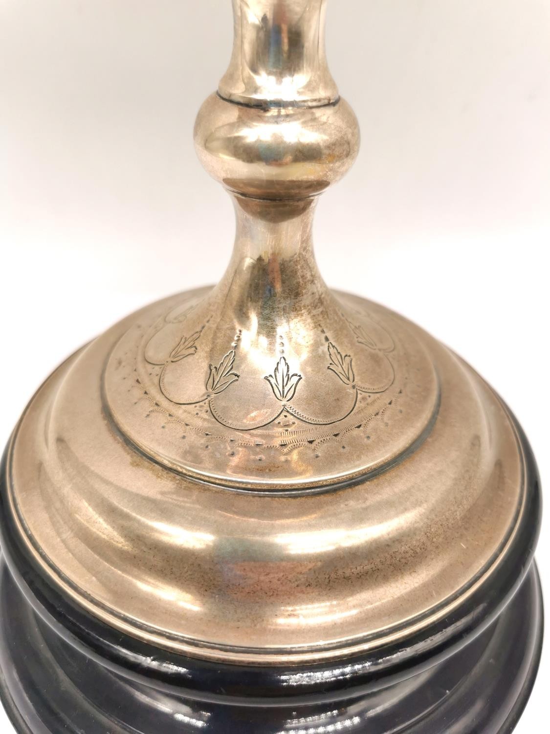 A large Victorian sterling silver golf trophy by Walker and Hall. Inscribed 'RAF 500 Guineas - Image 6 of 8