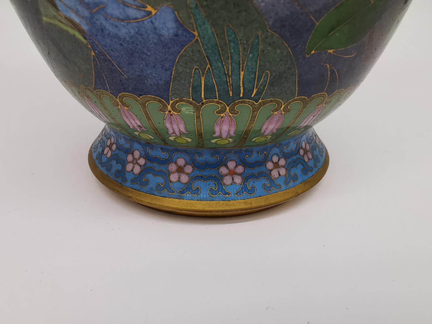 An early 20th century Chinese cloisonné enamel gilt bronze vase with crane, peony and cherry blossom - Image 8 of 9