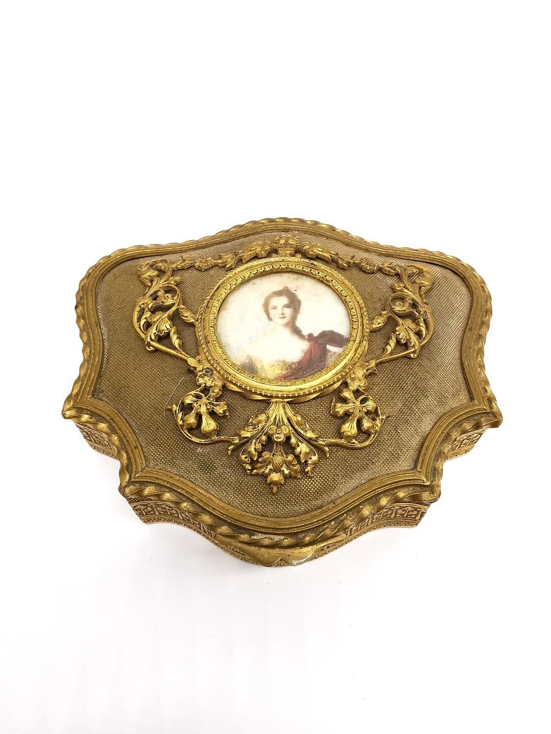 A 19th century French gilt brass ormolus jewellery box with painted portrait plaque to the lid. - Bild 3 aus 8