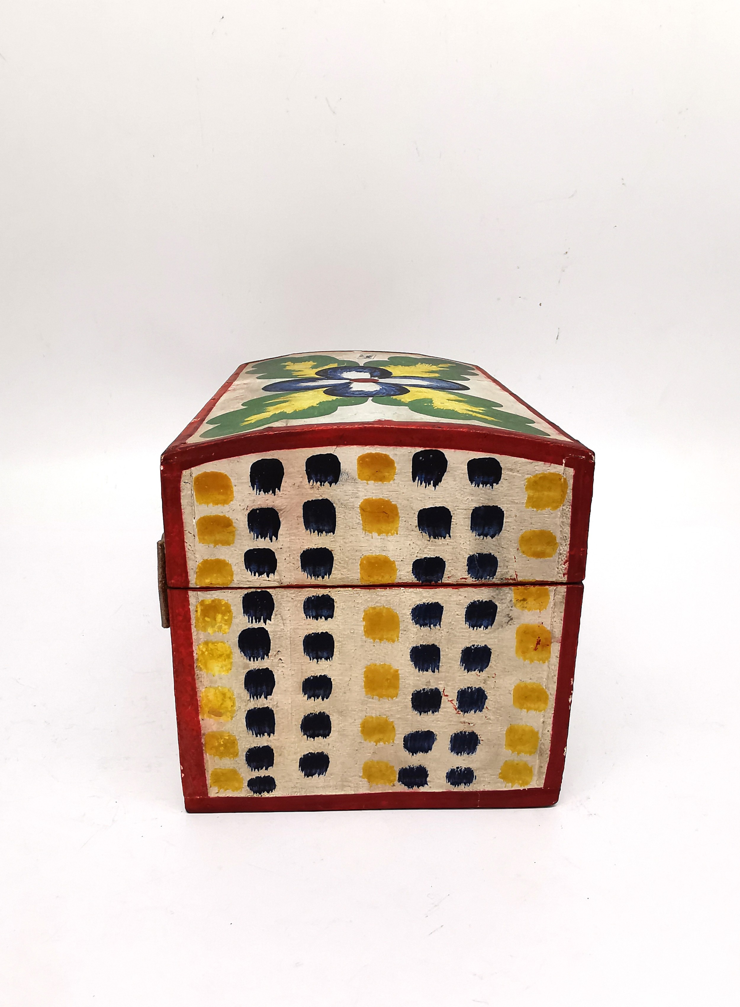 A Mexican folk art painted wooden casket with a carved frieze to the inside of lid depicting - Image 2 of 5