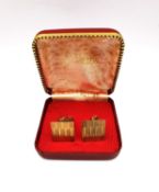 A cased pair of 9ct gold textured vintage cufflinks with hinged fittings. London hallmarks. Weight