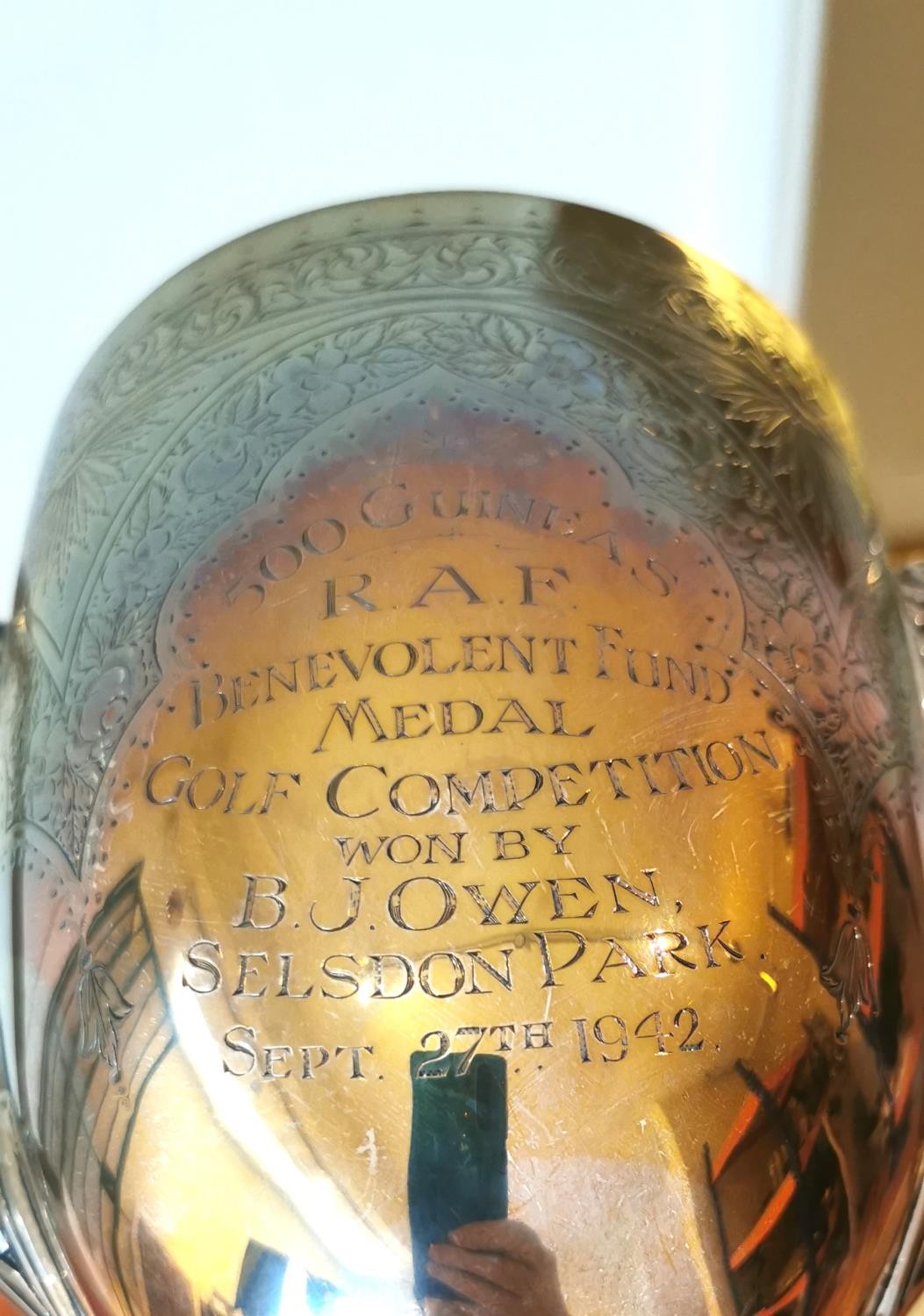 A large Victorian sterling silver golf trophy by Walker and Hall. Inscribed 'RAF 500 Guineas - Image 8 of 8