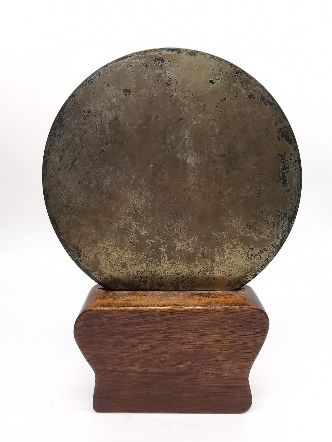 An early 20th century Japanese bronze Kagami mirror on wooden stand, decorated with a pine tree - Image 2 of 9