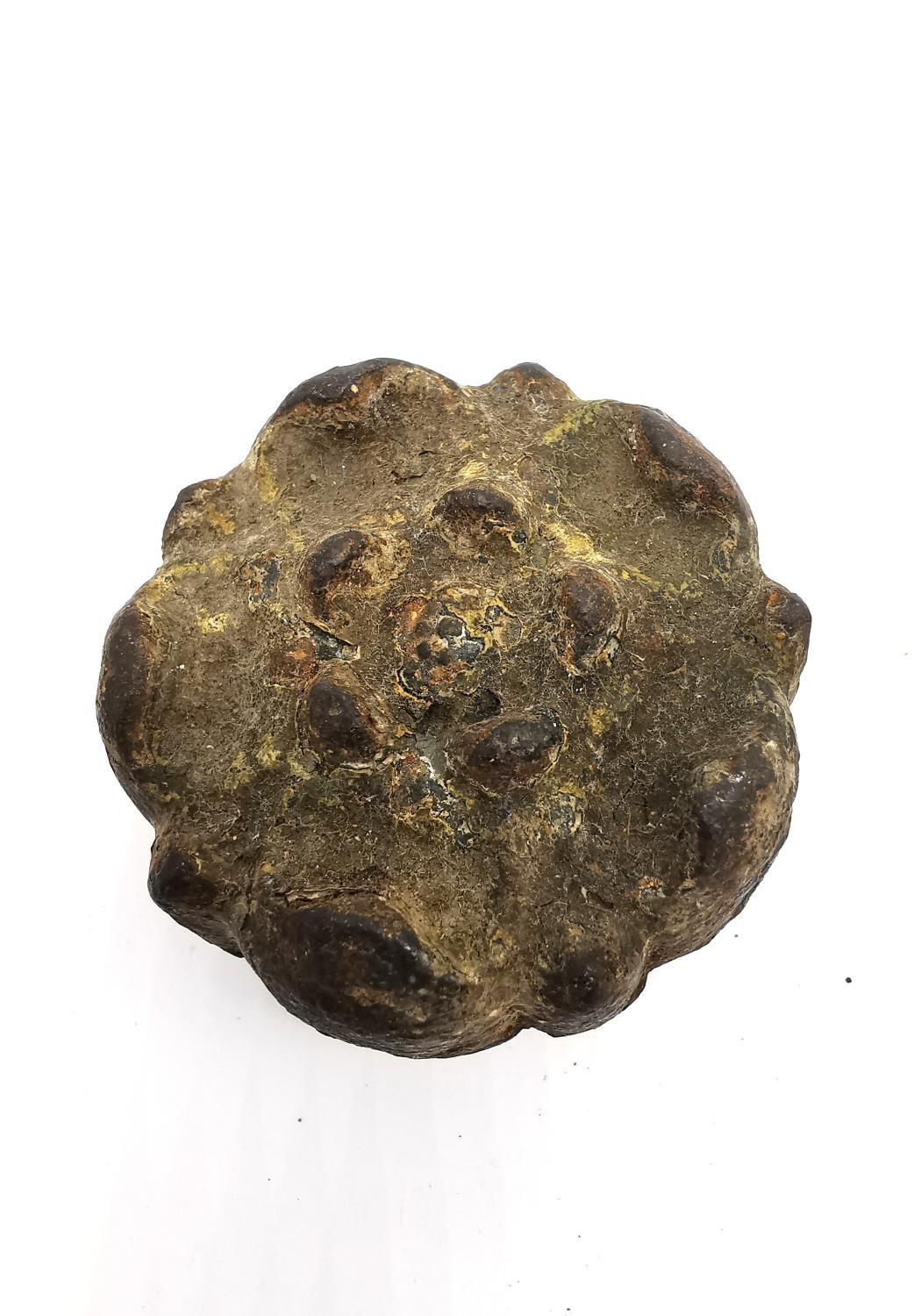 A 19th century heavy wrought iron Tudor rose weight, possibly for a clock pendulum or pivot head, - Image 11 of 12