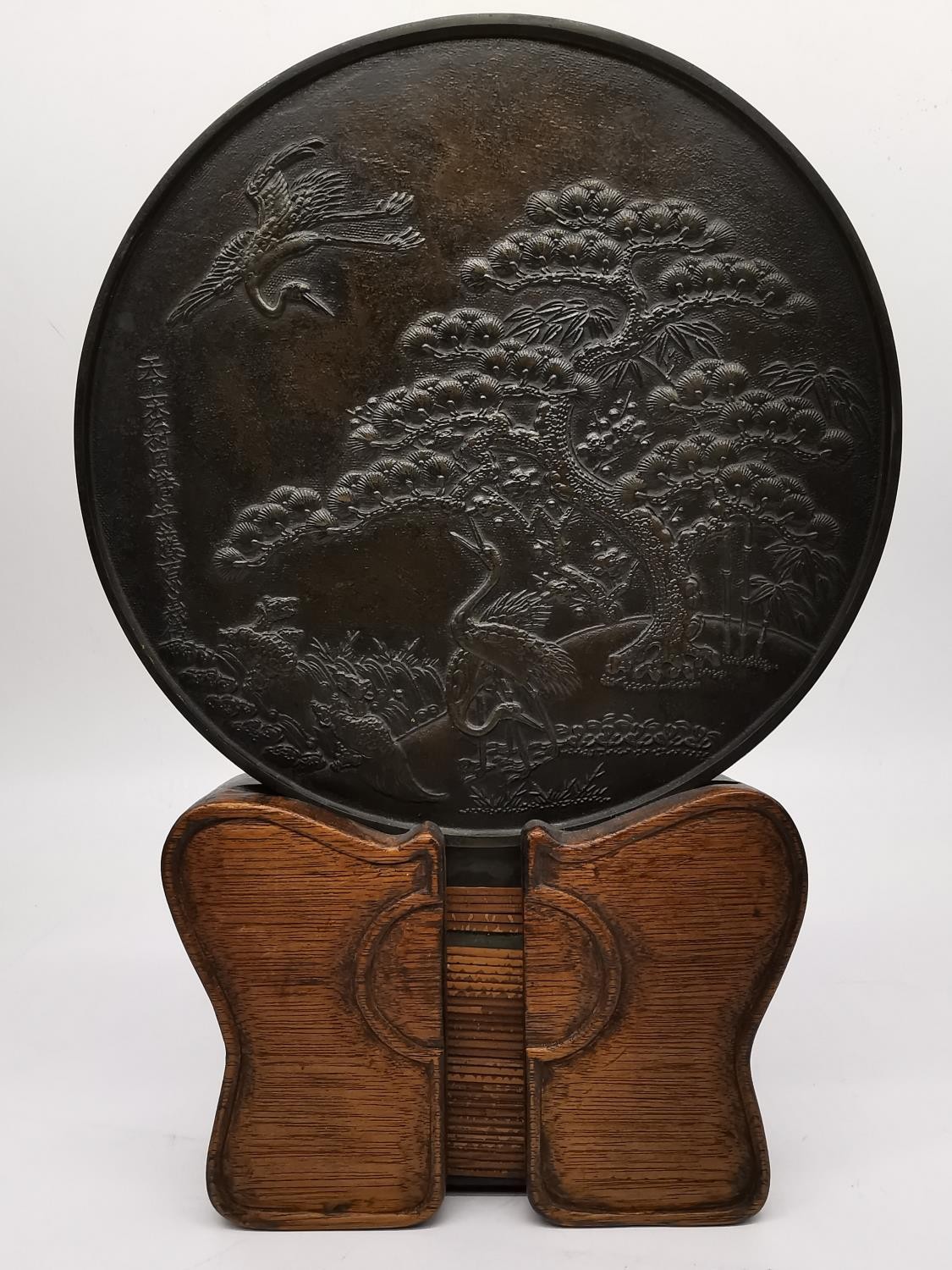 An early 20th century Japanese bronze Kagami mirror on wooden stand, decorated with a pine tree - Image 9 of 9