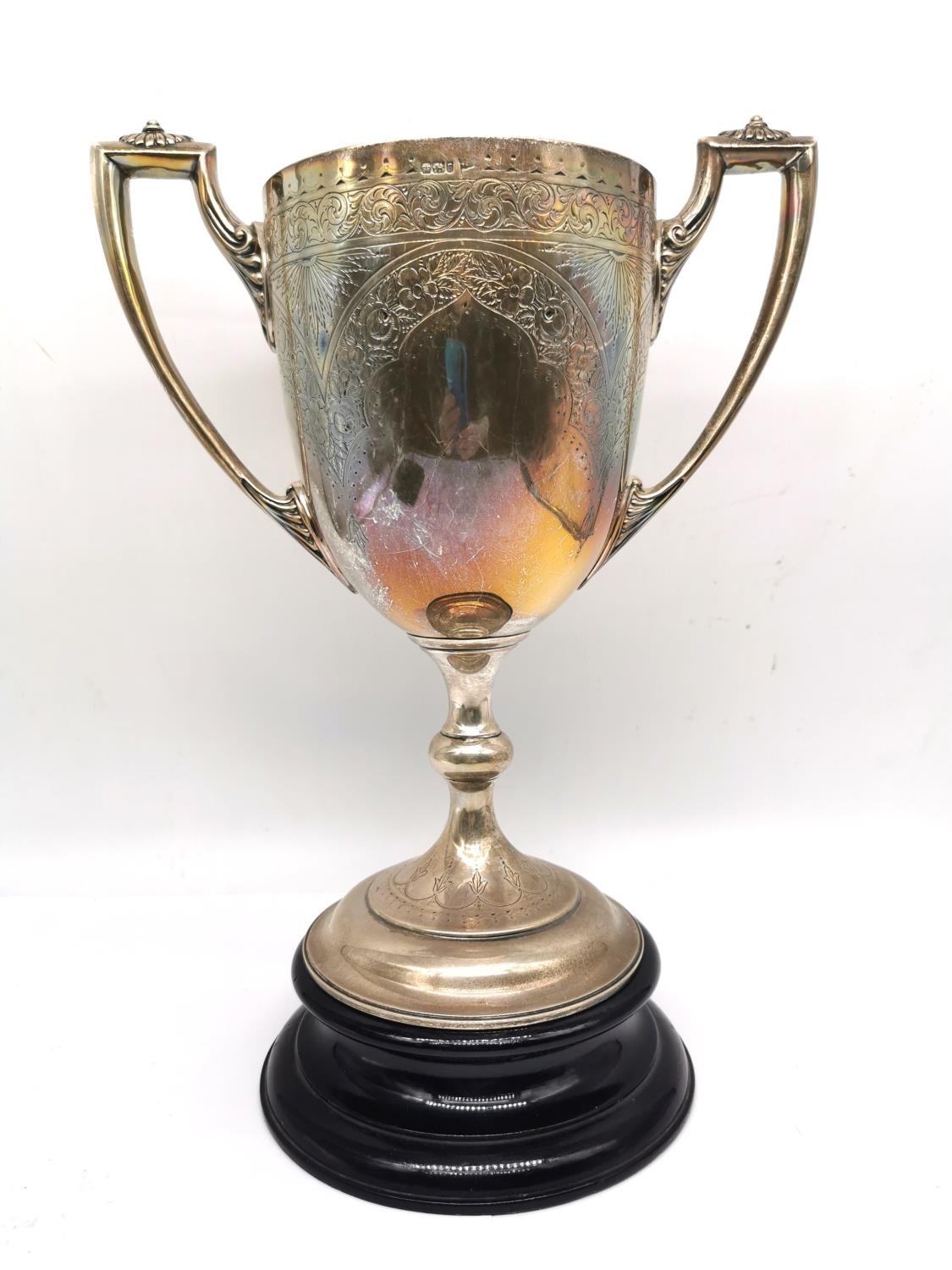 A large Victorian sterling silver golf trophy by Walker and Hall. Inscribed 'RAF 500 Guineas - Image 3 of 8