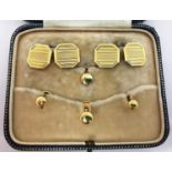 An 18 carat yellow gold leather cased Art Deco dress set, containing a pair of chin link