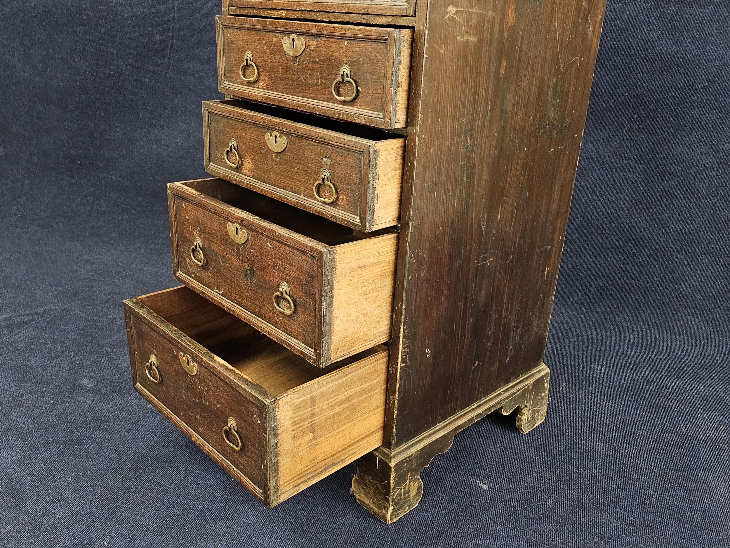 A Georgian country oak tallboy chest. H.120 W.53 D.53cm. - Image 4 of 4