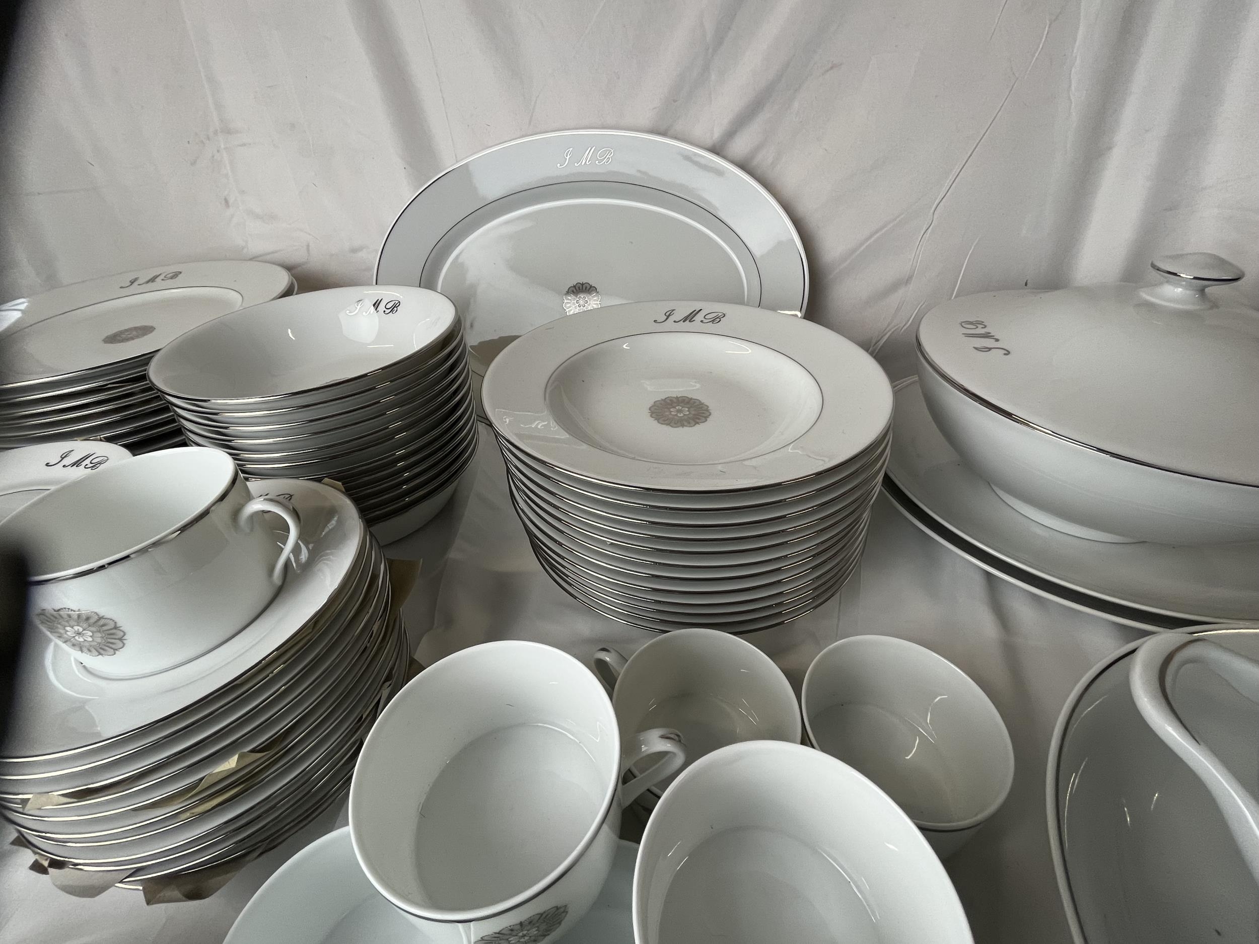 An extensive Limoges dinner service for twelve, a total of 84 pieces in new or nearly new condition, - Image 5 of 9